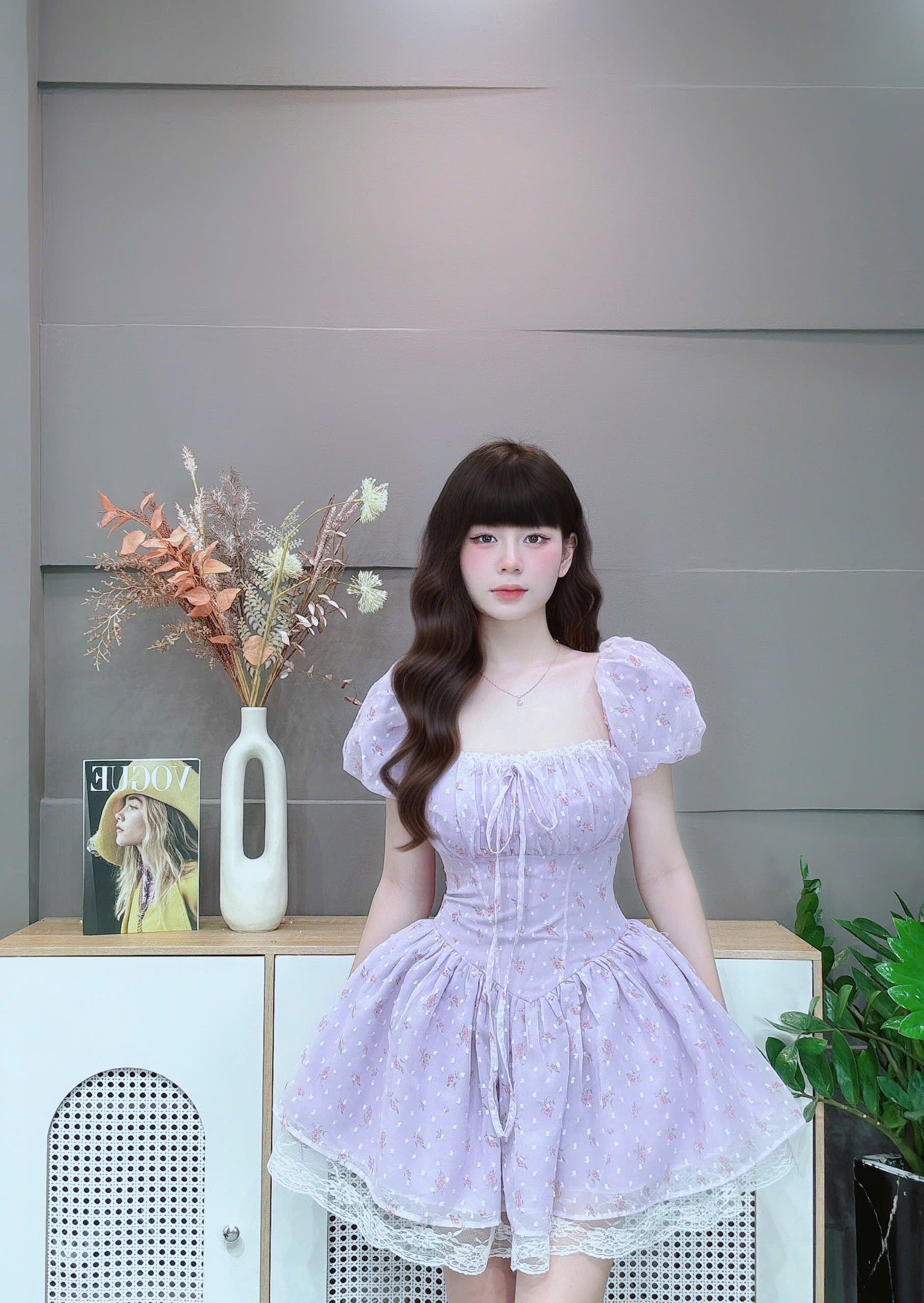 Đầm ngắn cổ vuông ren cúp ngực hoa