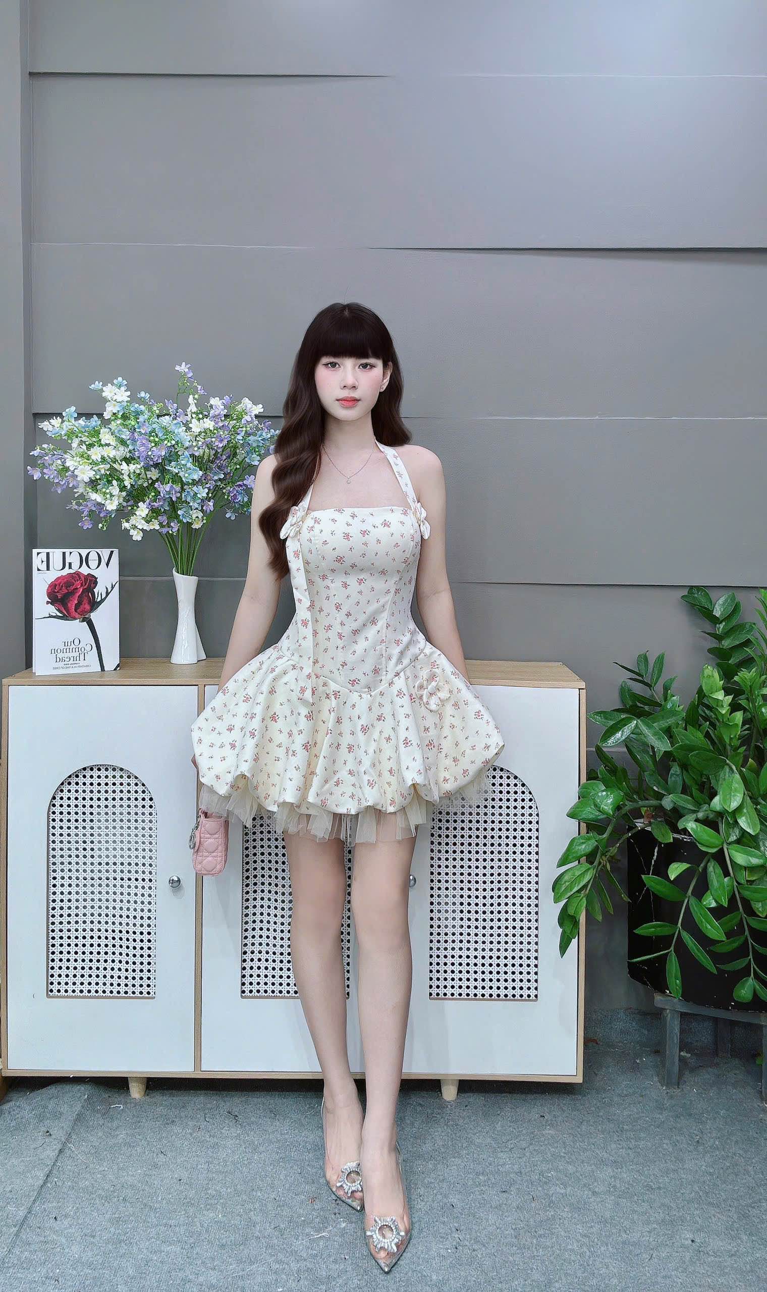 Đầm ngắn hoa nhí dây cổ cúp ngực phối voan