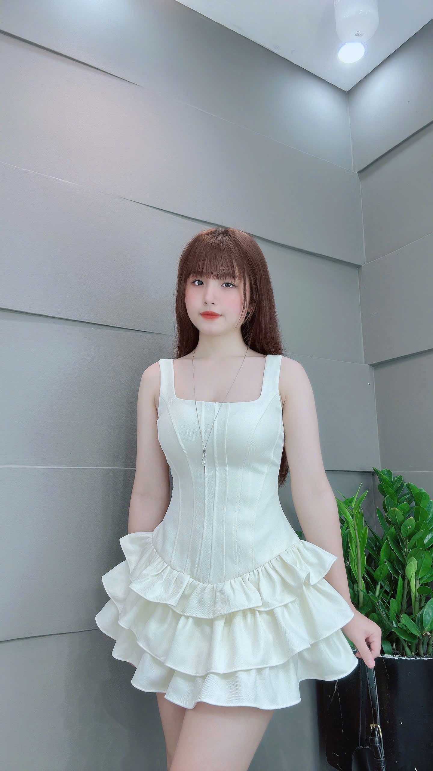 Đầm ngắn cổ vuông 3 tầng 7 sọc dọc eo