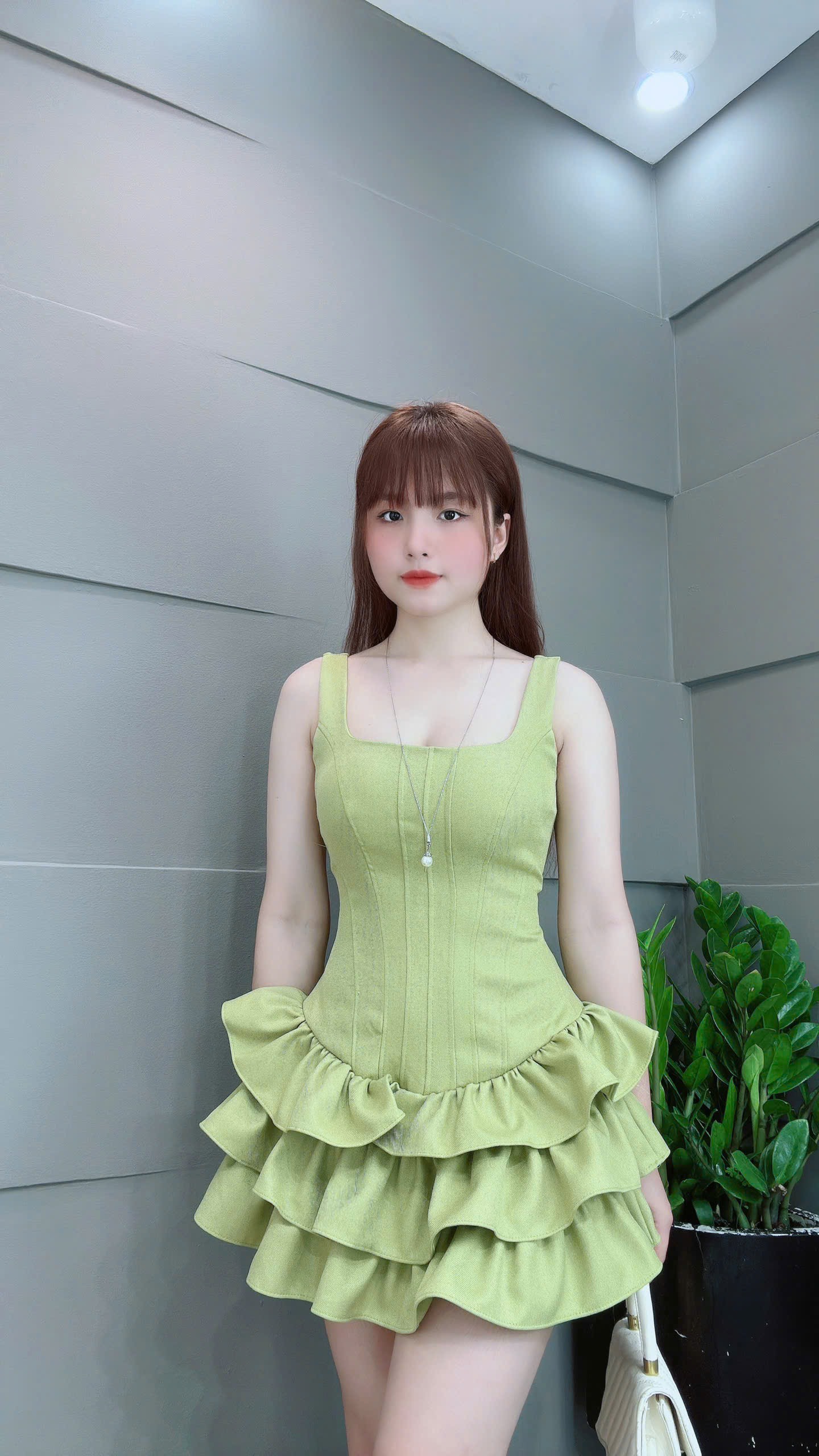 Đầm ngắn cổ vuông 3 tầng 7 sọc dọc eo