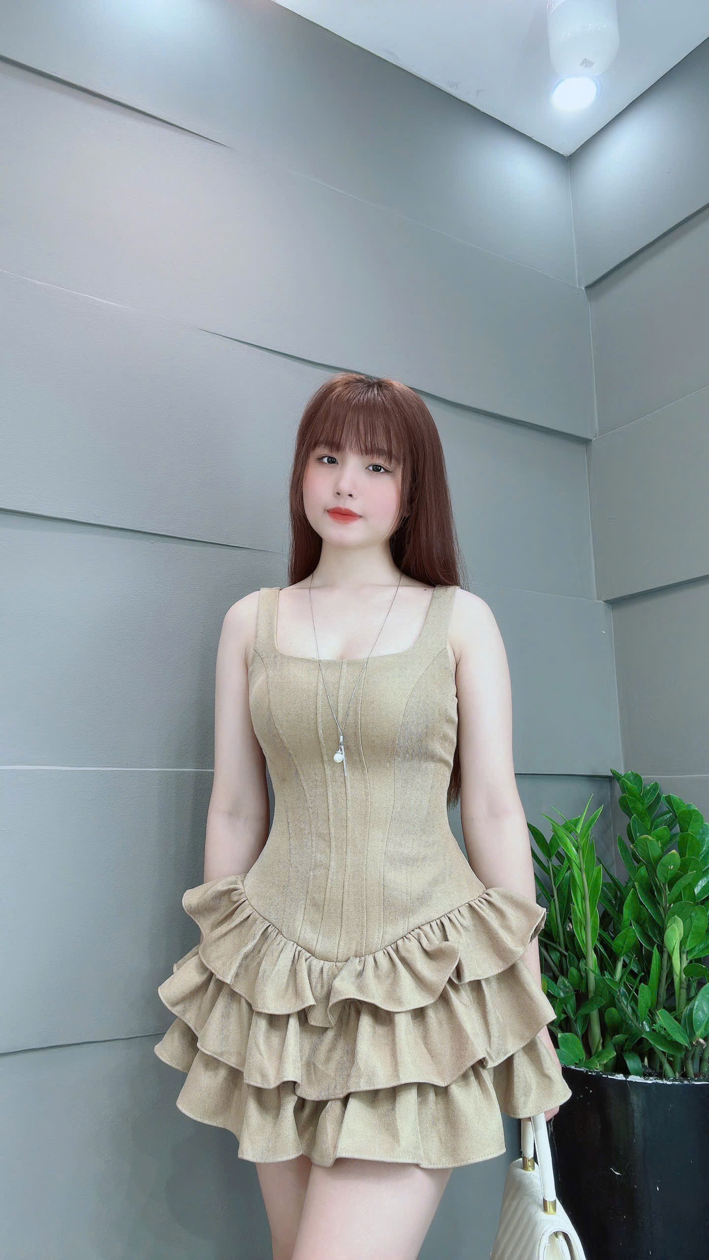 Đầm ngắn cổ vuông 3 tầng 7 sọc dọc eo