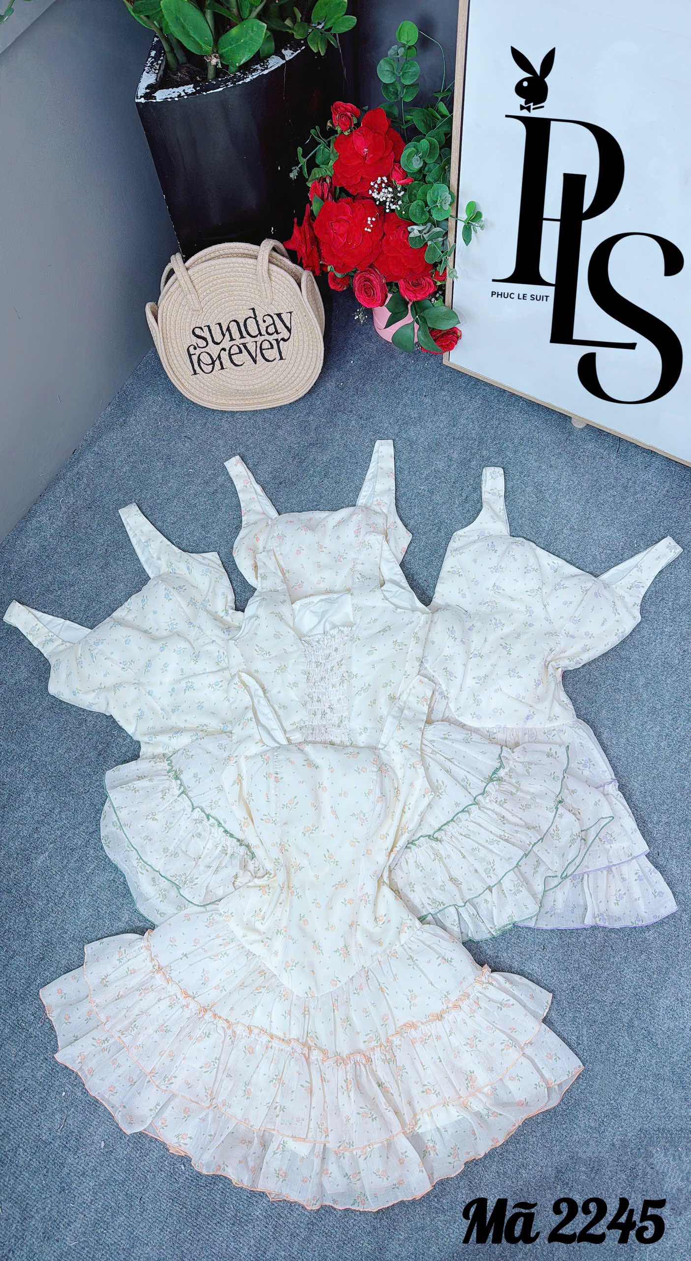 Đầm ngắn cổ vuông 3 tầng ren xanh mỏng