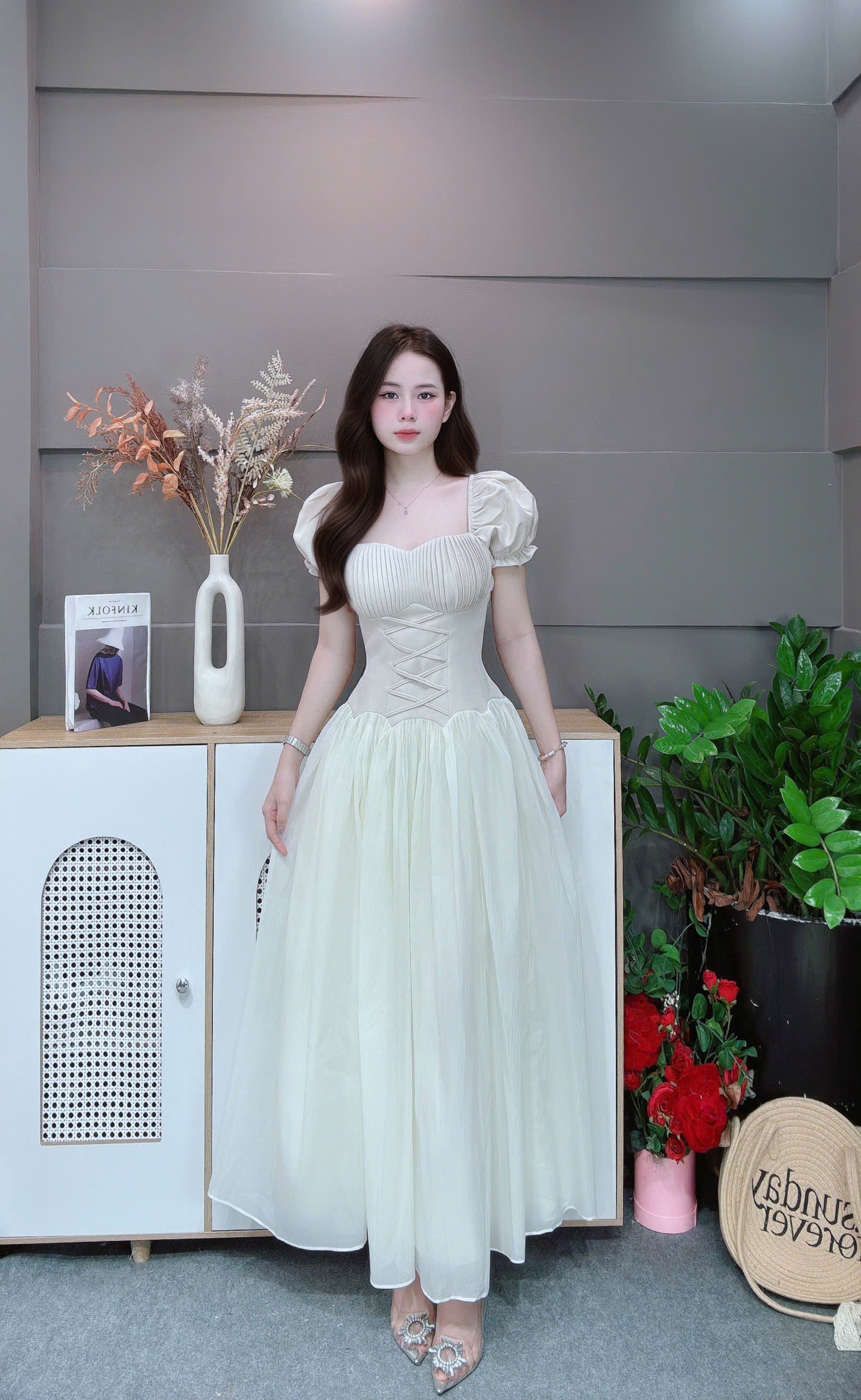 Đầm dài cổ vuông cúp ngực tay bồng đan eo