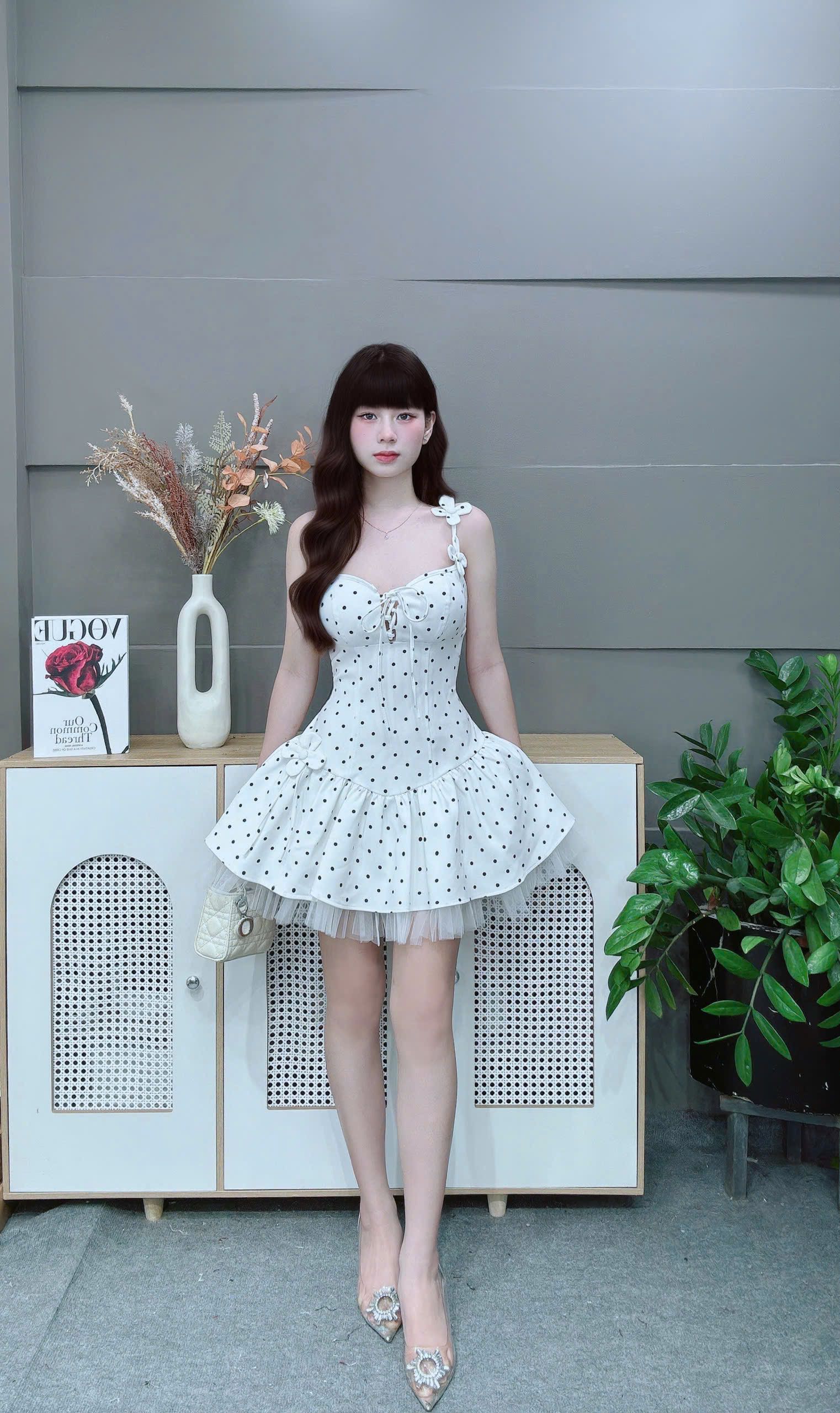 Váy 2 dây trắng bi nhỏ phối voan