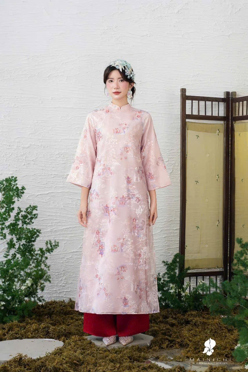 Áo dài cách tân tơ thêu thuỷ mặc tà dài