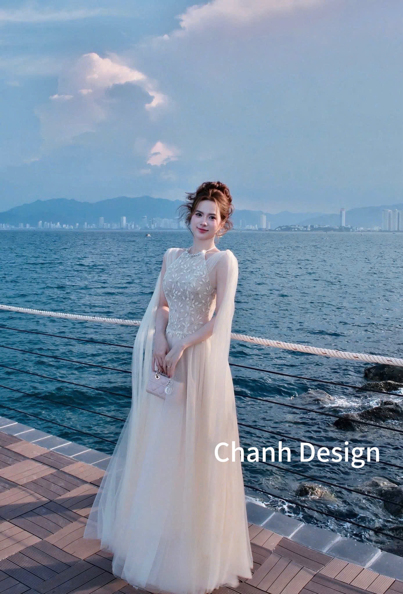 Đầm thiết kế cổ yếm voan tùng xoè