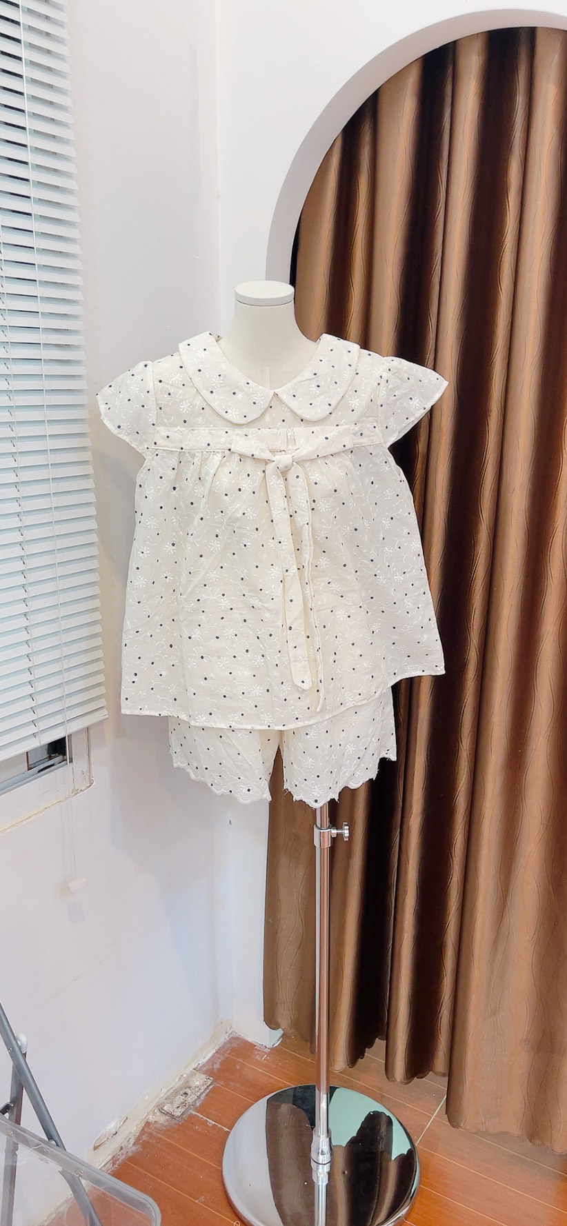 Set áo nơ chấm bi cổ sen quần ngắn