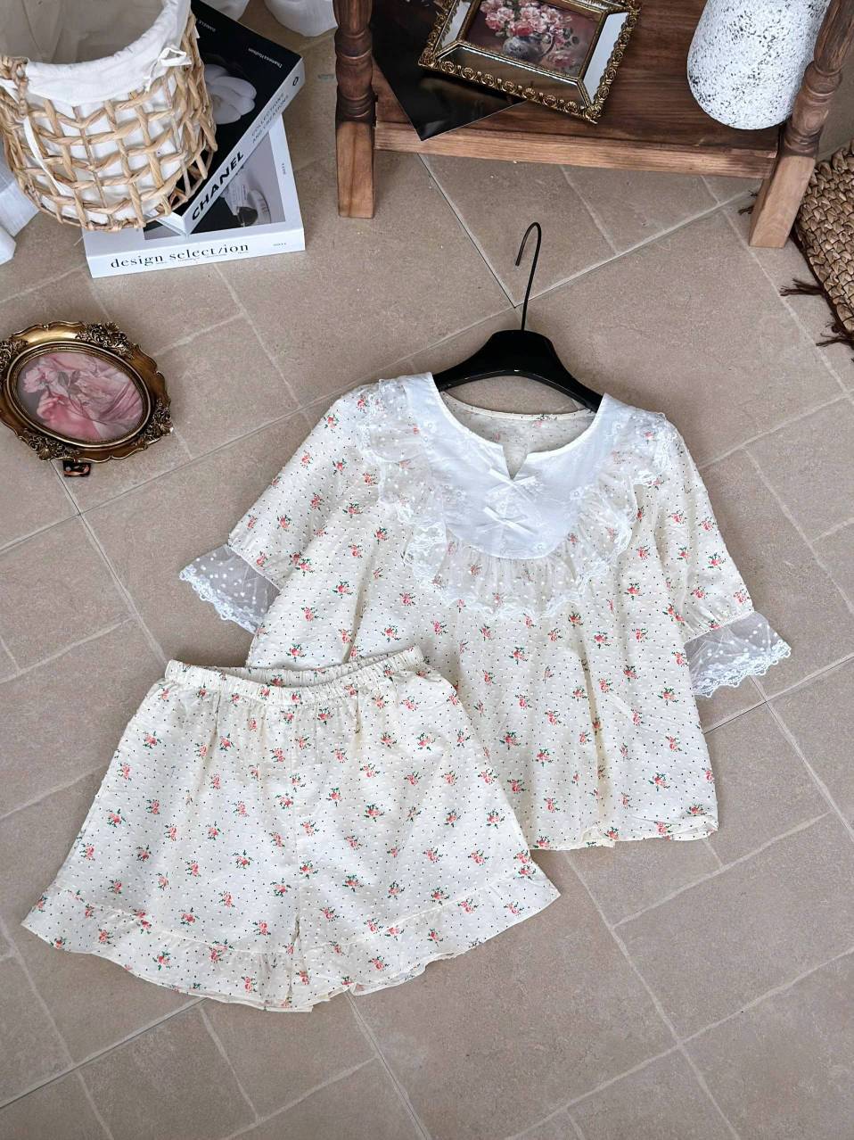 Set áo hoa nhí tay ren kèm quần ngắn bèo