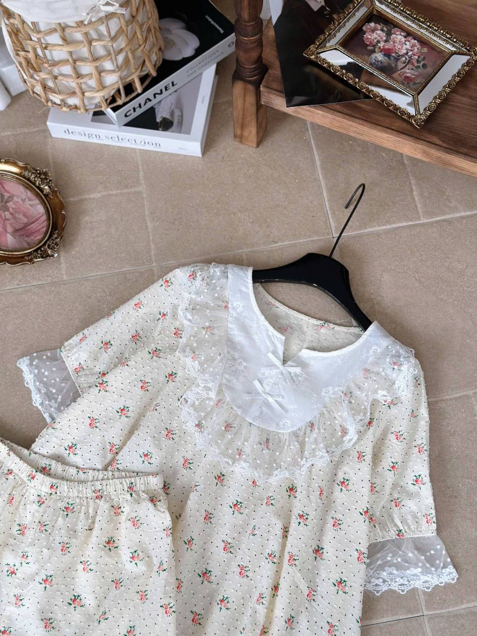 Set áo hoa nhí tay ren kèm quần ngắn bèo