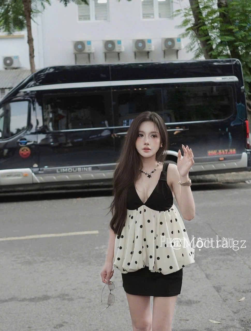 Set áo 2 dây babydoll chấm bi kèm chân váy ôm ngắn