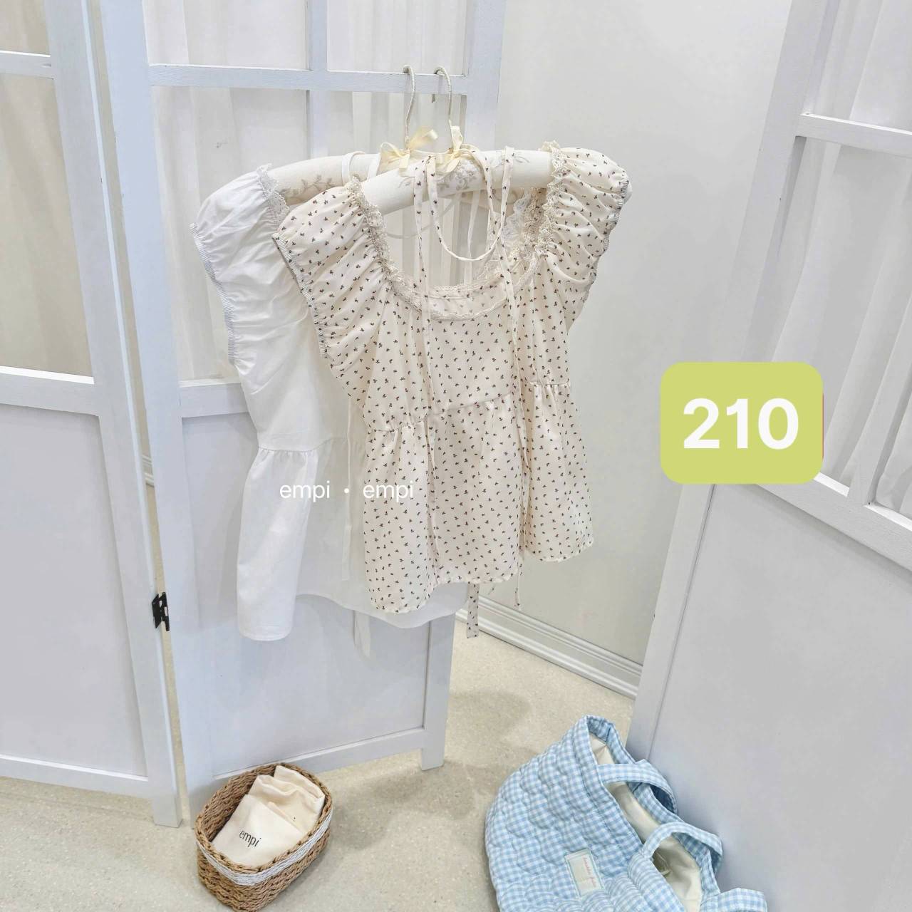 Áo kiểu babydoll cổ viền ren