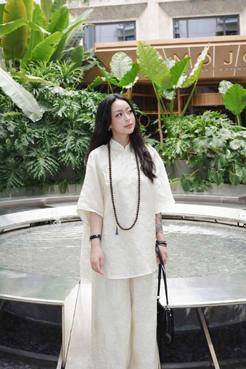 Đồ lam tơ tầm cổ tàu nút bọc