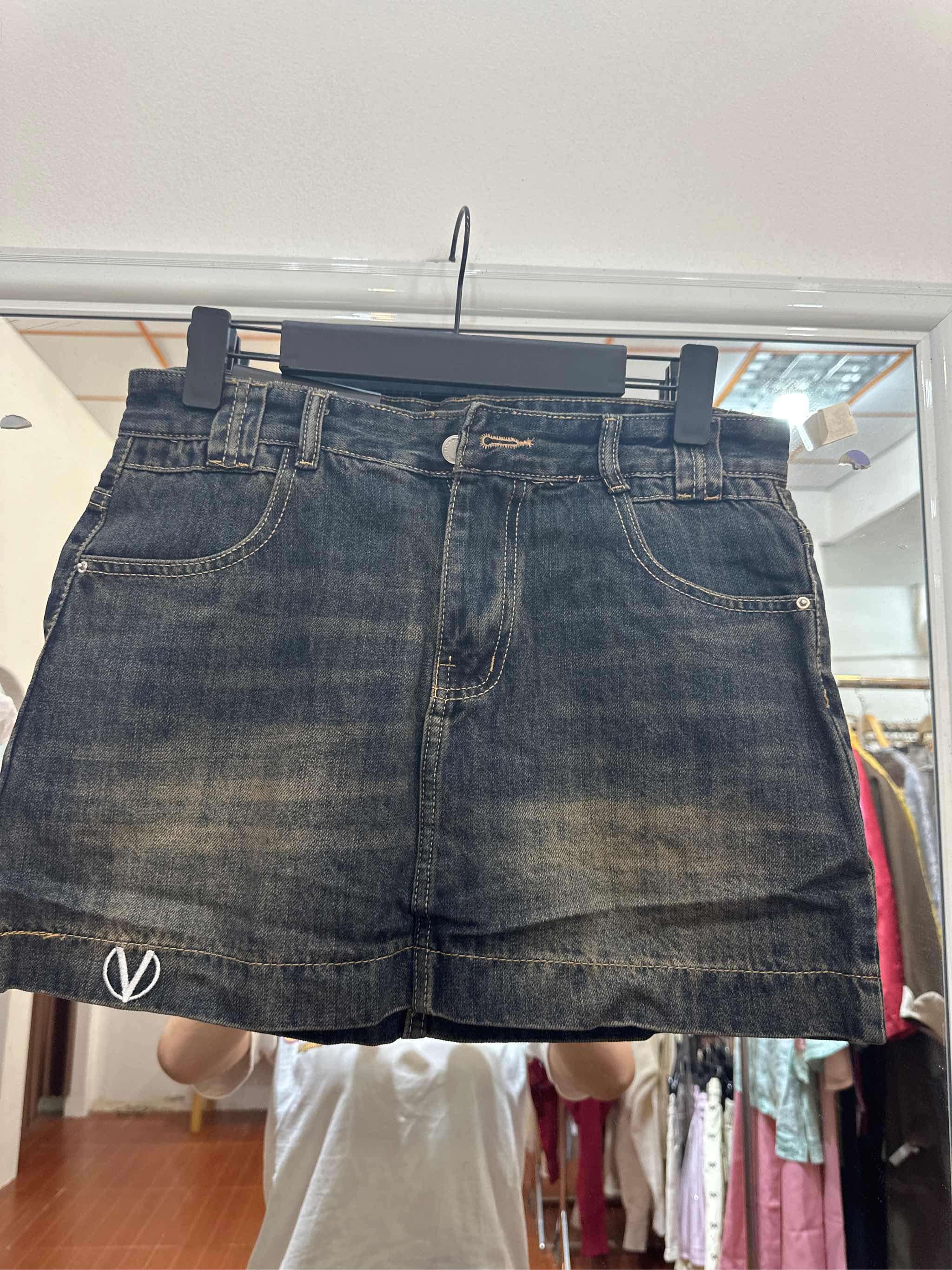 JVN10 quần váy đại thêu V lai trơn 3039