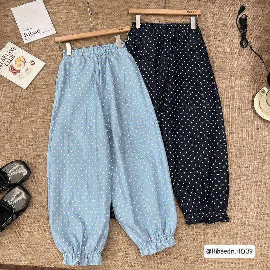 Quần chấm bi ống rộng bo gấu