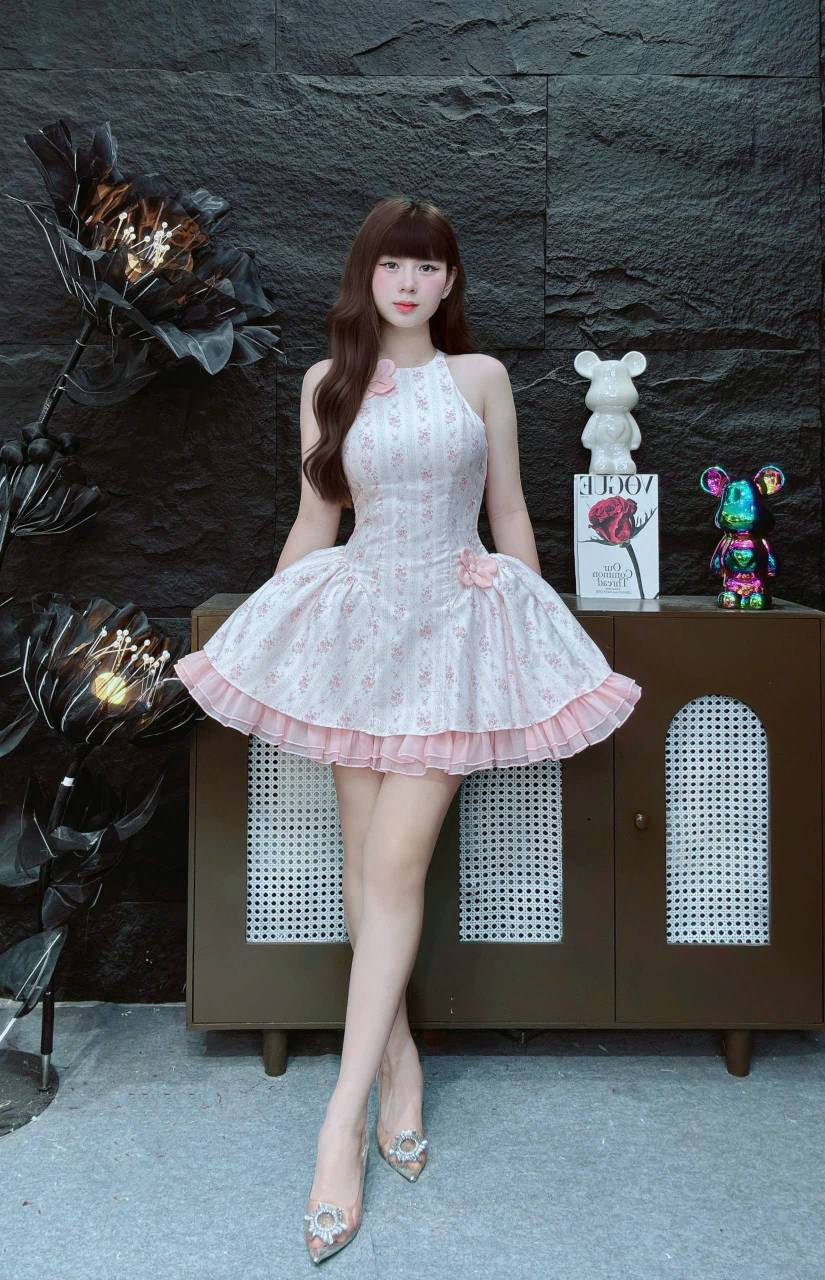 Đầm cổ yếm xòe hoa nhí