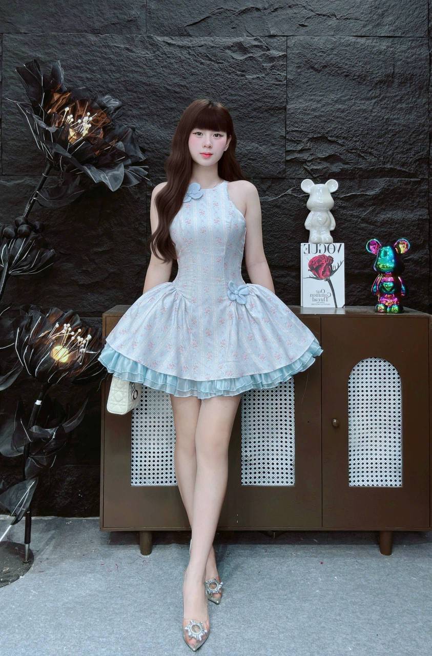 Đầm cổ yếm xòe hoa nhí