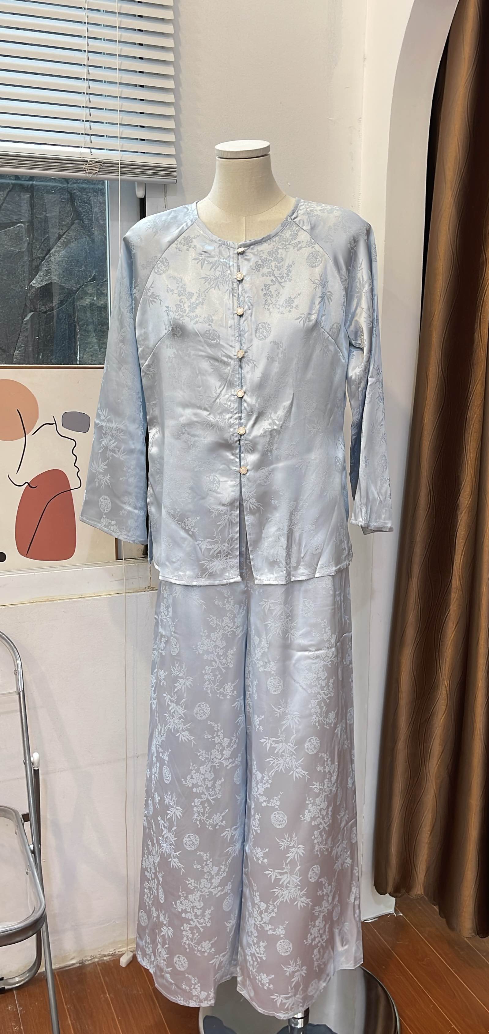Đồ lam lụa gấm cúc đá ngọc tròn