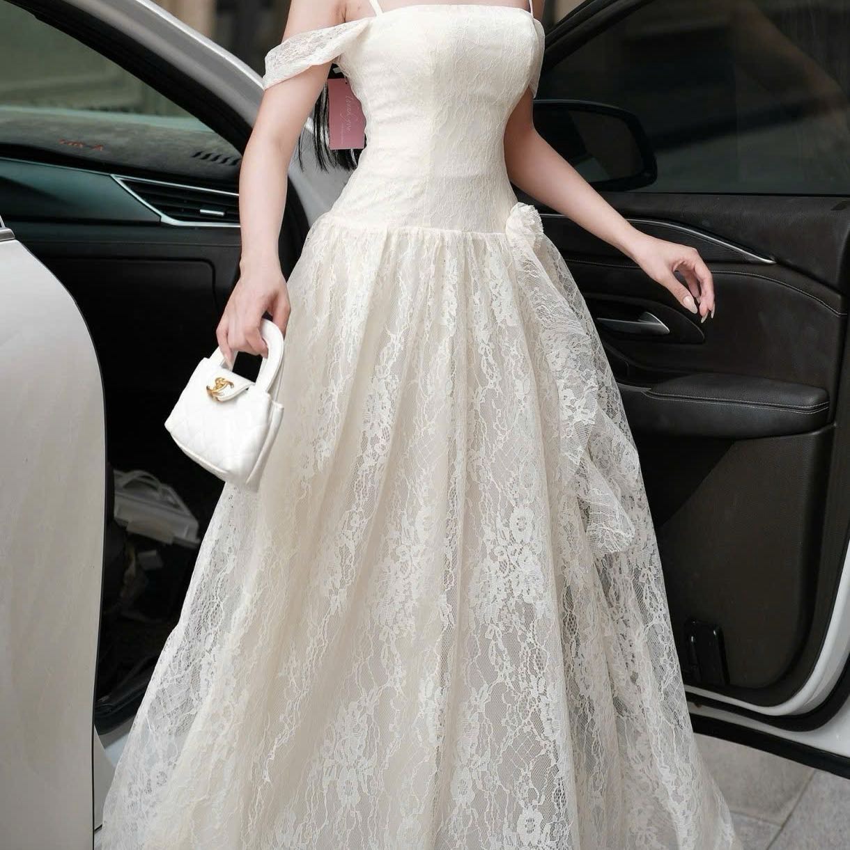 Đầm dây rớt vai trễ vai dáng dài xoè sang trọng đi tiệc thiết kế cao cấp màu kem/ trắng