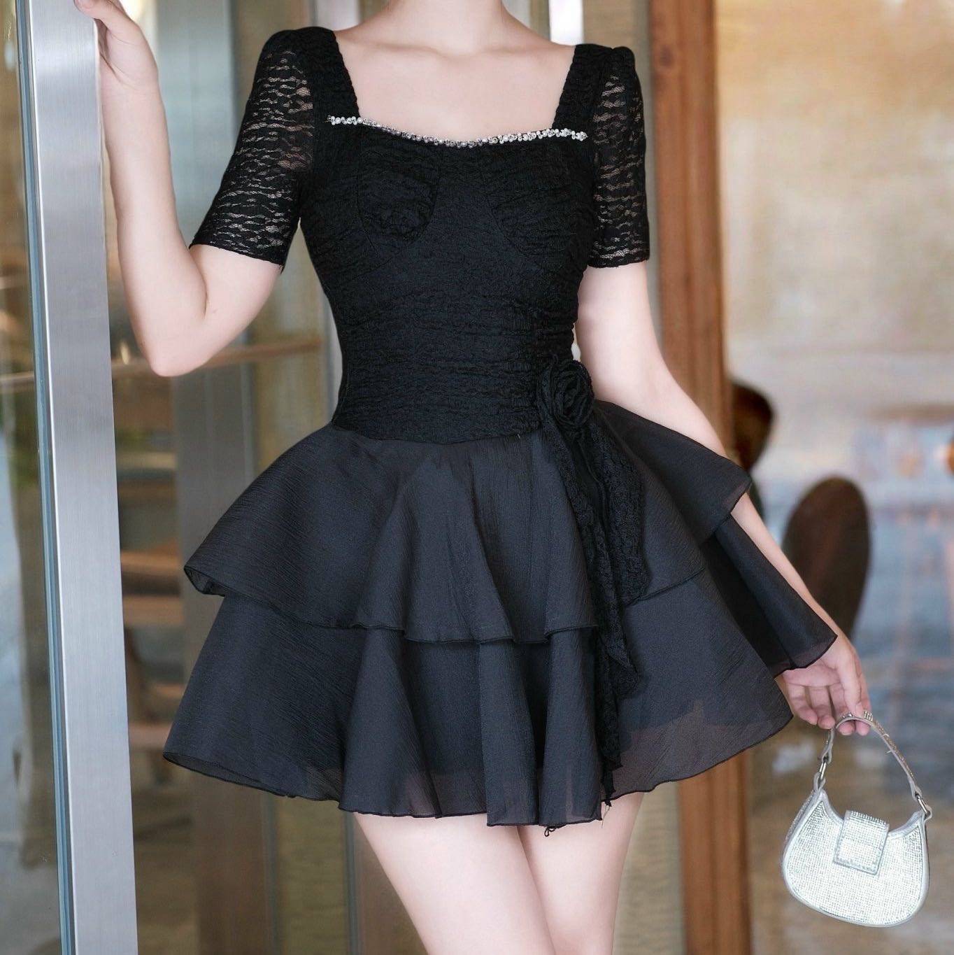 Đầm cổ vuông viền ngọc ren ngắn tay ngắn phối ren 2 tầng voan đi tiệc