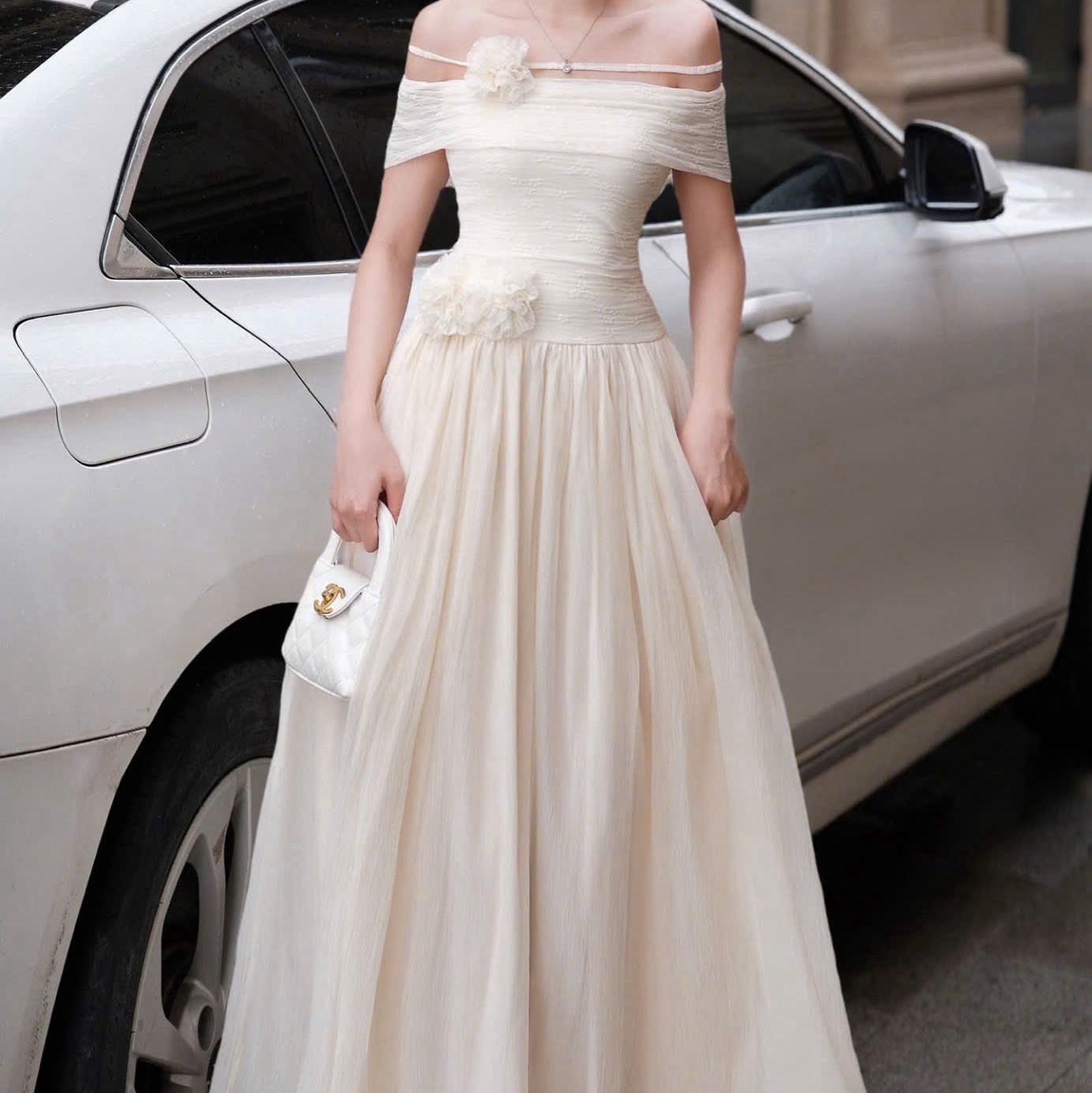 Đầm trễ vai ôm ngực dáng dài xòe sang chảnh đi tiệc thiết kế tay ngắn hai màu đen/trắng