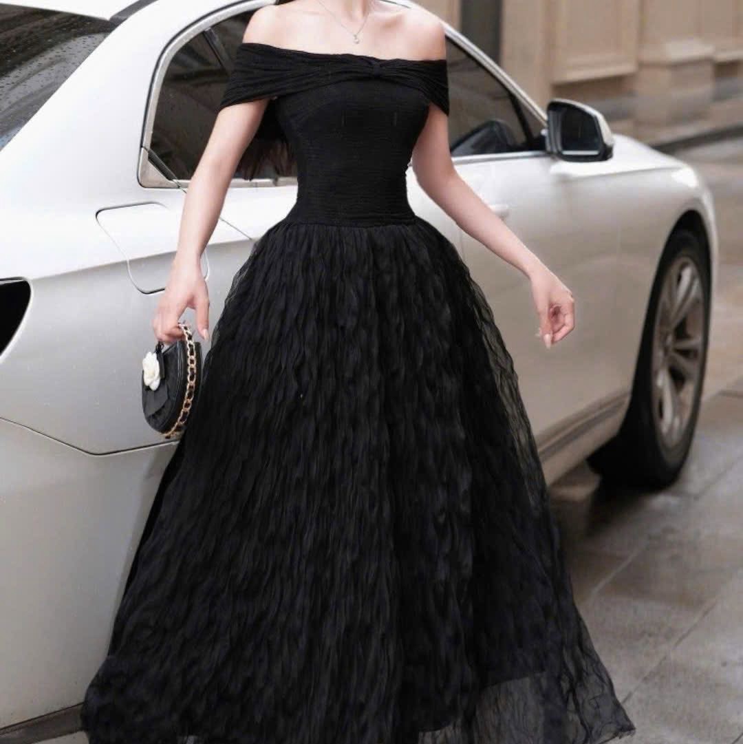 Đầm trễ vai nơ ôm ngực đi tiệc dáng dài cao cấp phối voan xoăn sang chảnh