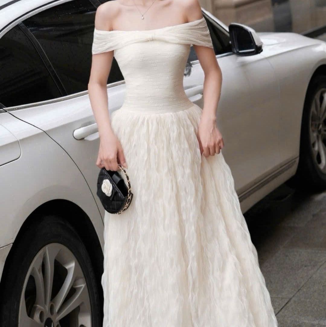 Đầm trễ vai nơ ôm ngực đi tiệc dáng dài cao cấp phối voan xoăn sang chảnh