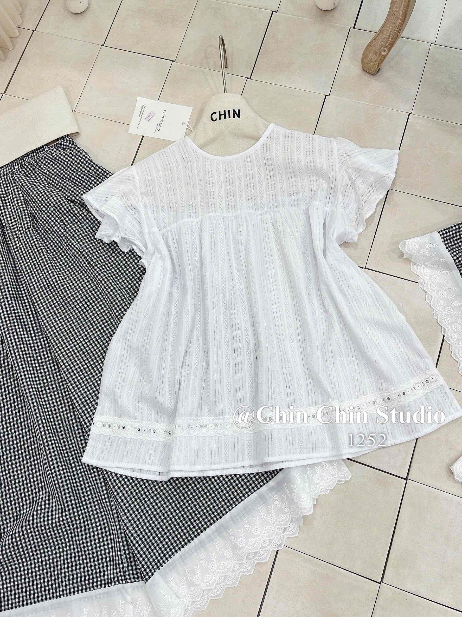 Set áo kiểu tiểu thư kèm quần caro dài phối ren