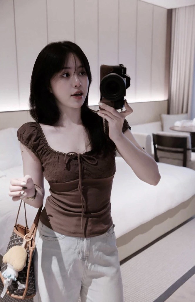 Áo kiểu 2 nút ngực 2 dây