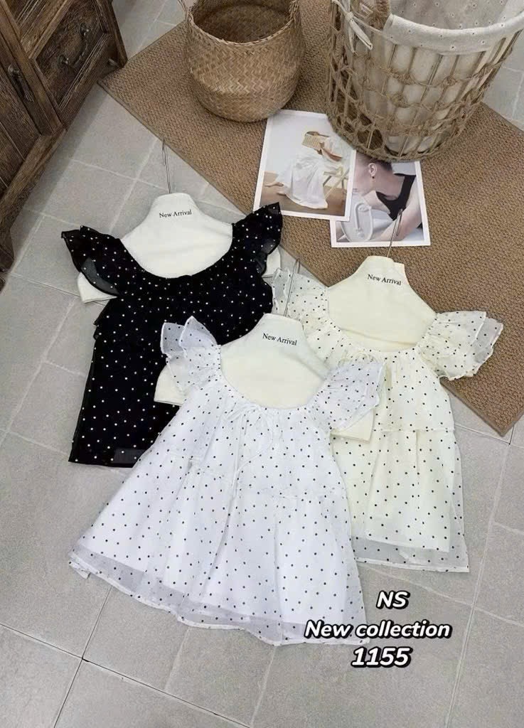 Áo kiểu tay bèo chấm bi