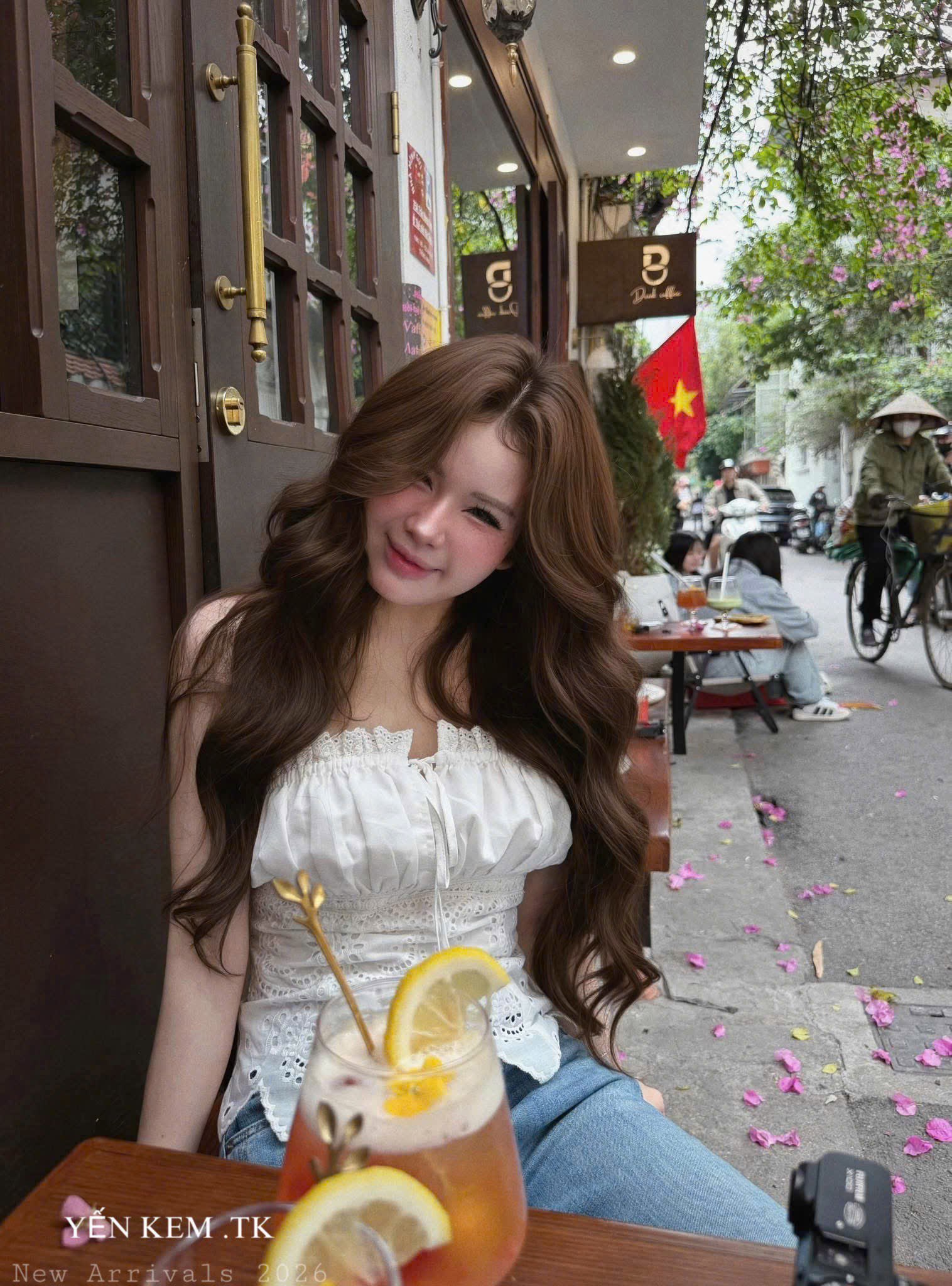 Áo kiểu ren cúp ngực cột nơ ngực
