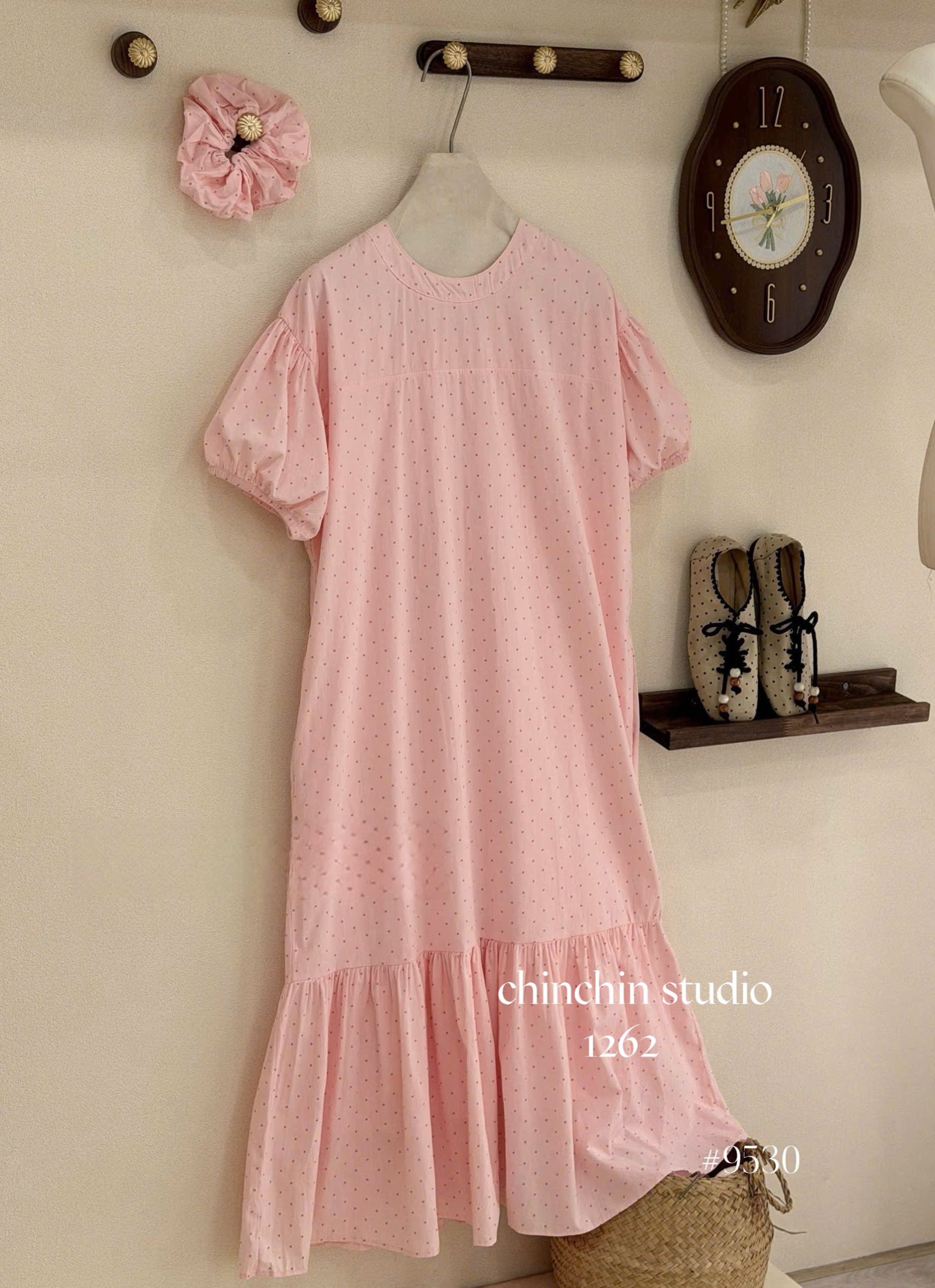 Đầm chấm bi cổ tròn tay phồng