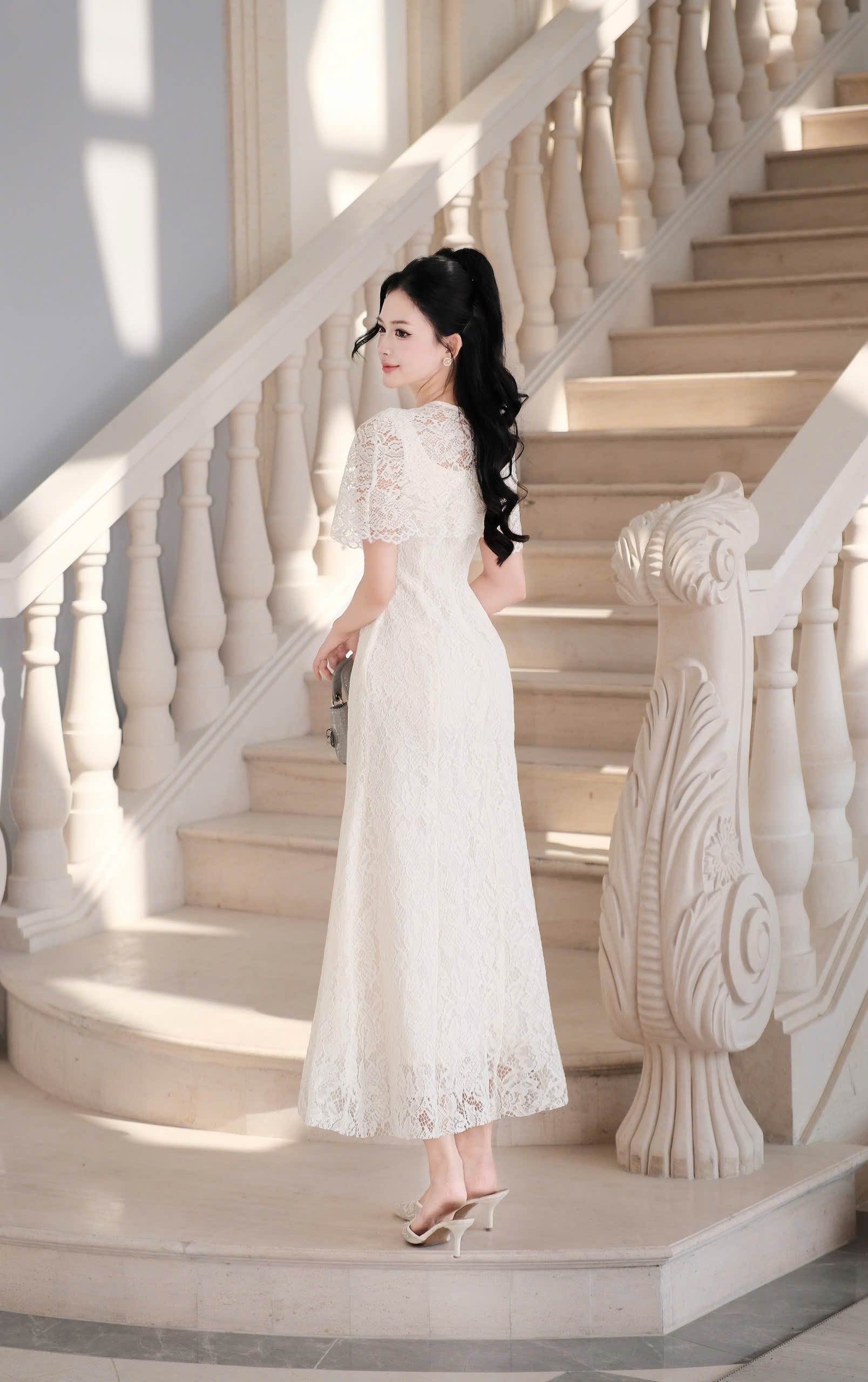 Đầm thiết kế 2 dây ren dáng dài kèm choàng