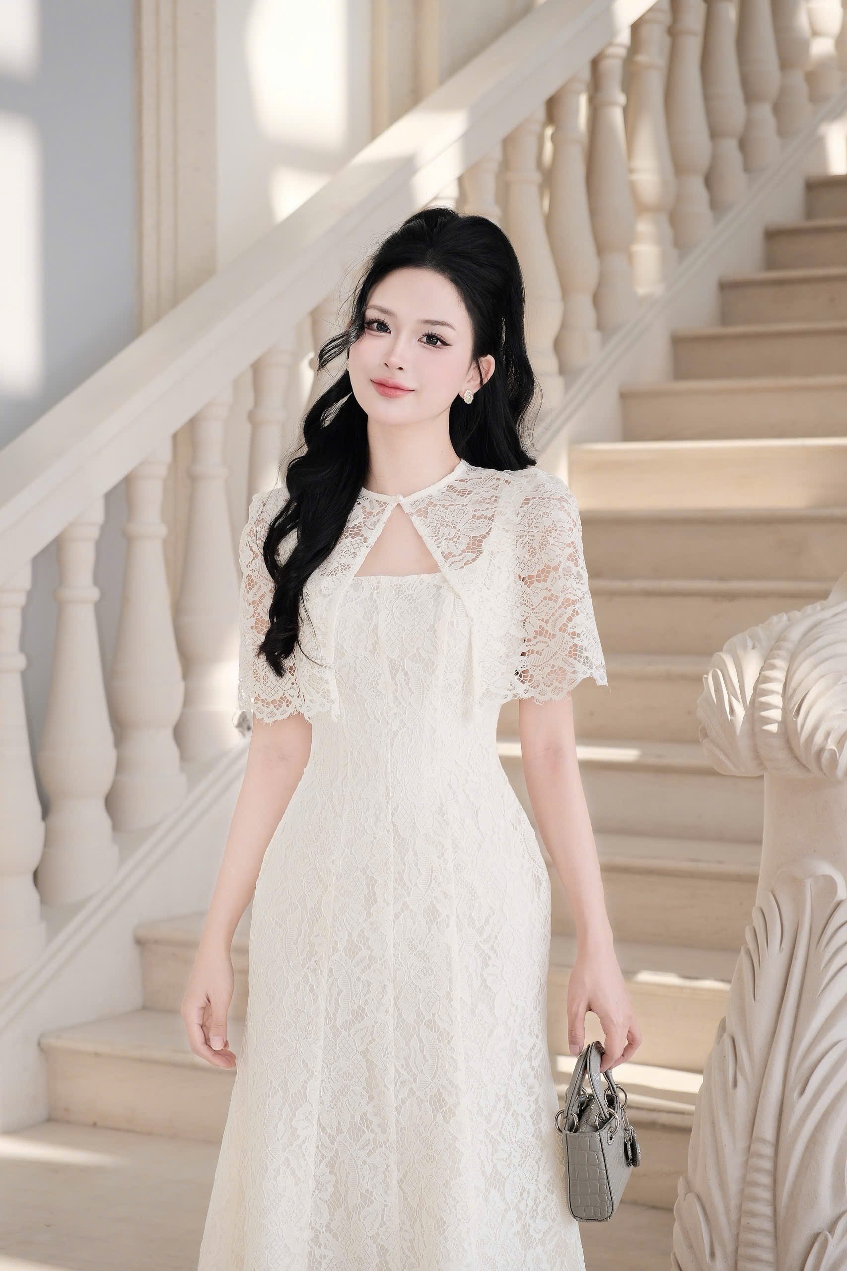 Đầm thiết kế 2 dây ren dáng dài kèm choàng