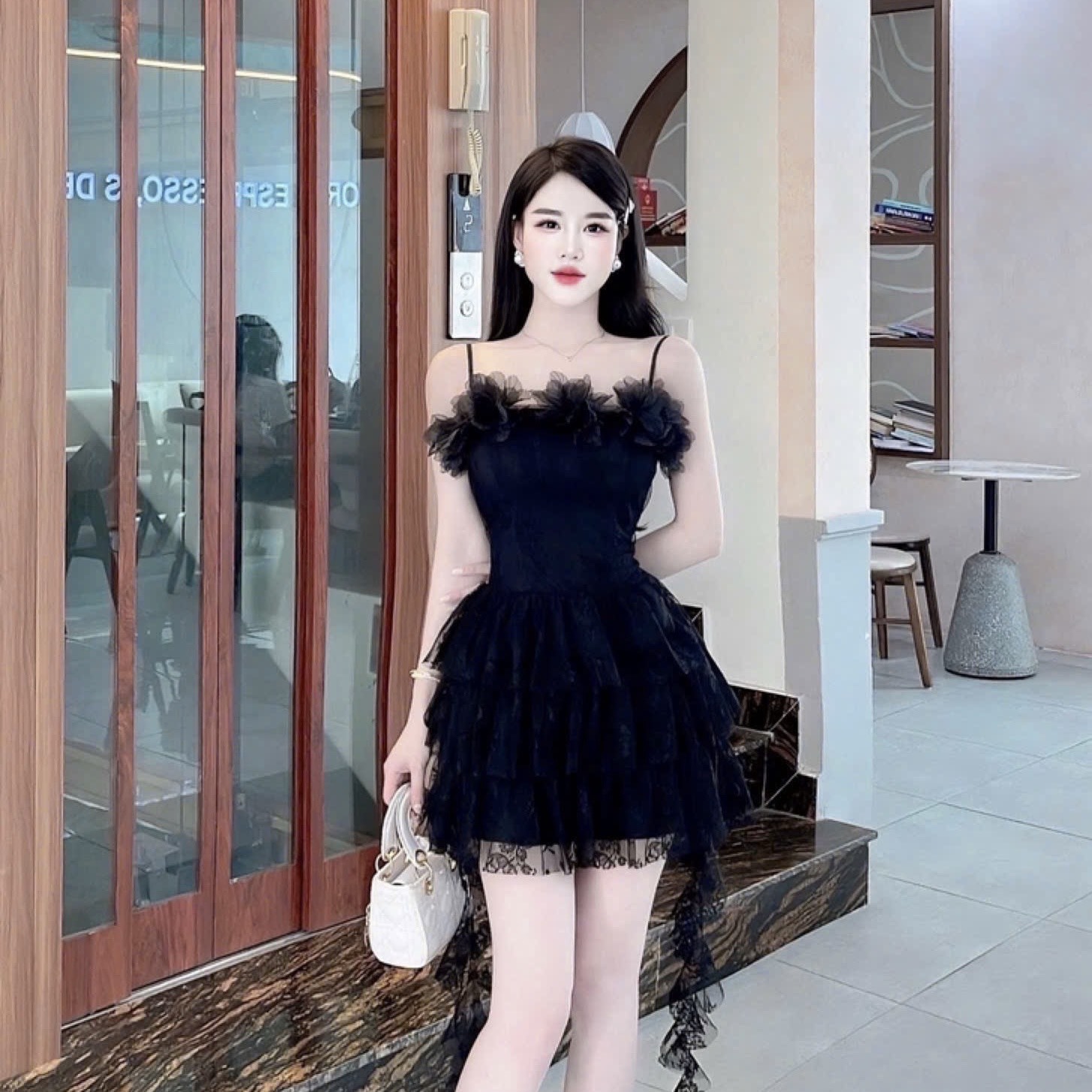 Đầm đi tiệc hai dây phối hoa ở ngực nhiều tầng dáng ngắn mix ren cao cấp