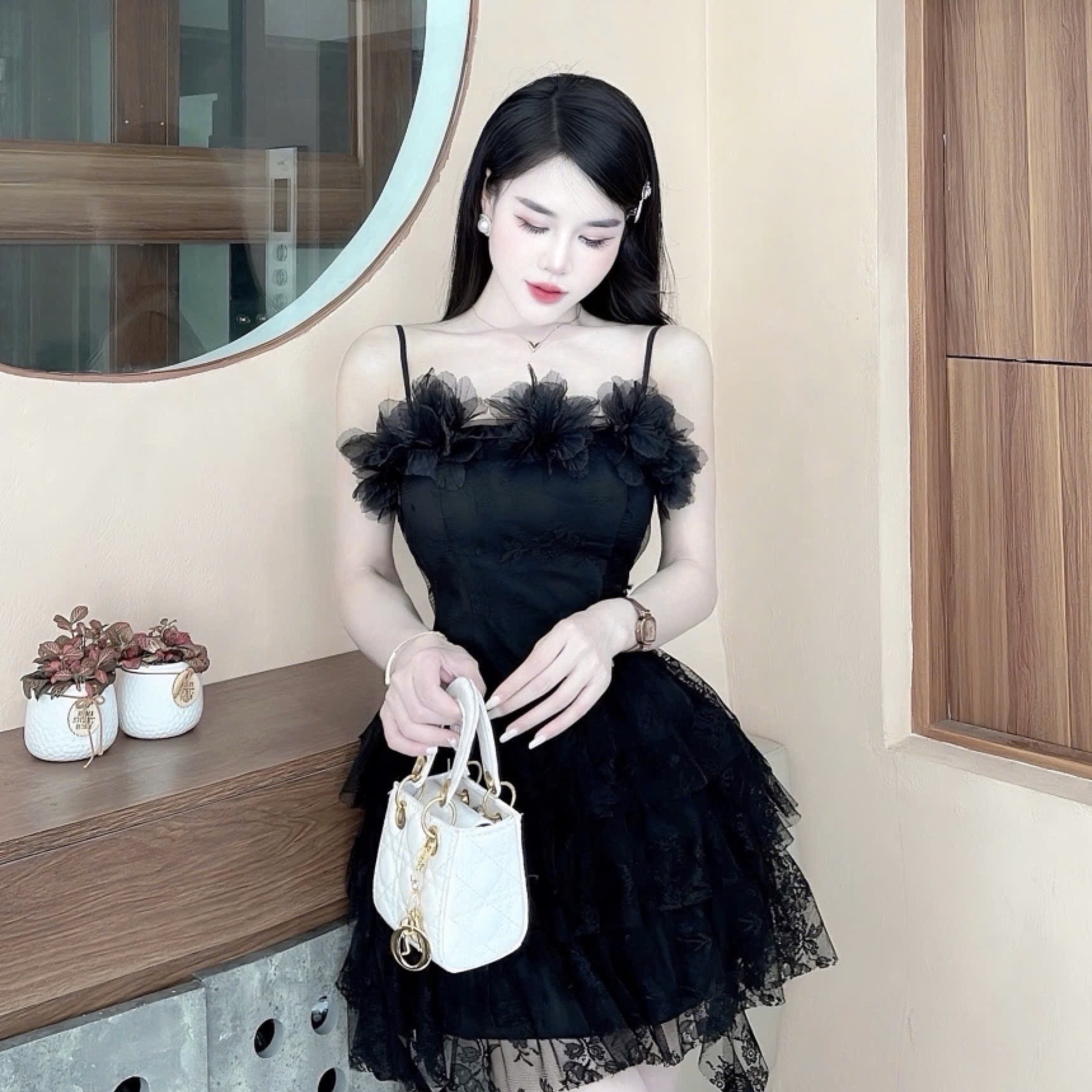 Đầm đi tiệc hai dây phối hoa ở ngực nhiều tầng dáng ngắn mix ren cao cấp