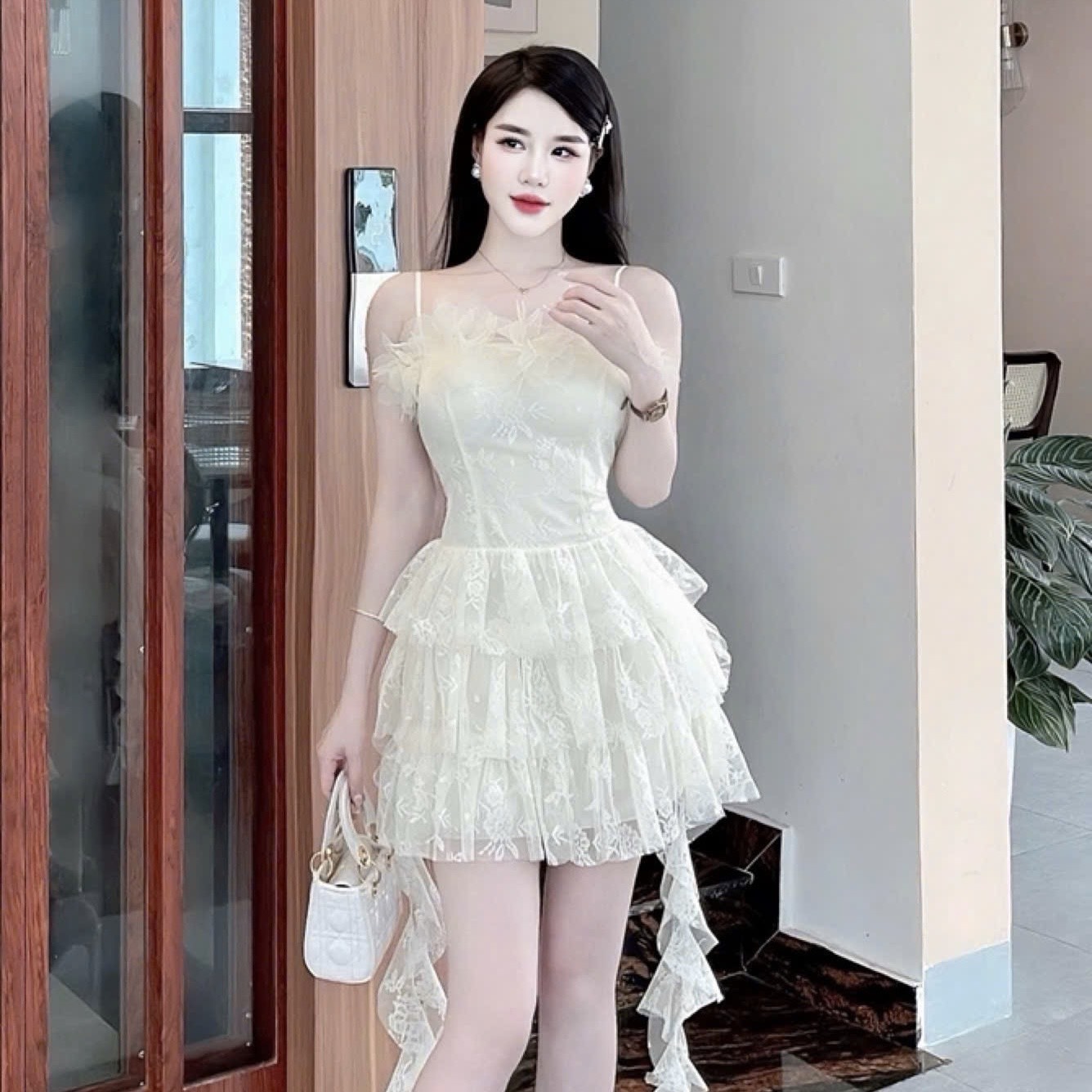 Đầm đi tiệc hai dây phối hoa ở ngực nhiều tầng dáng ngắn mix ren cao cấp