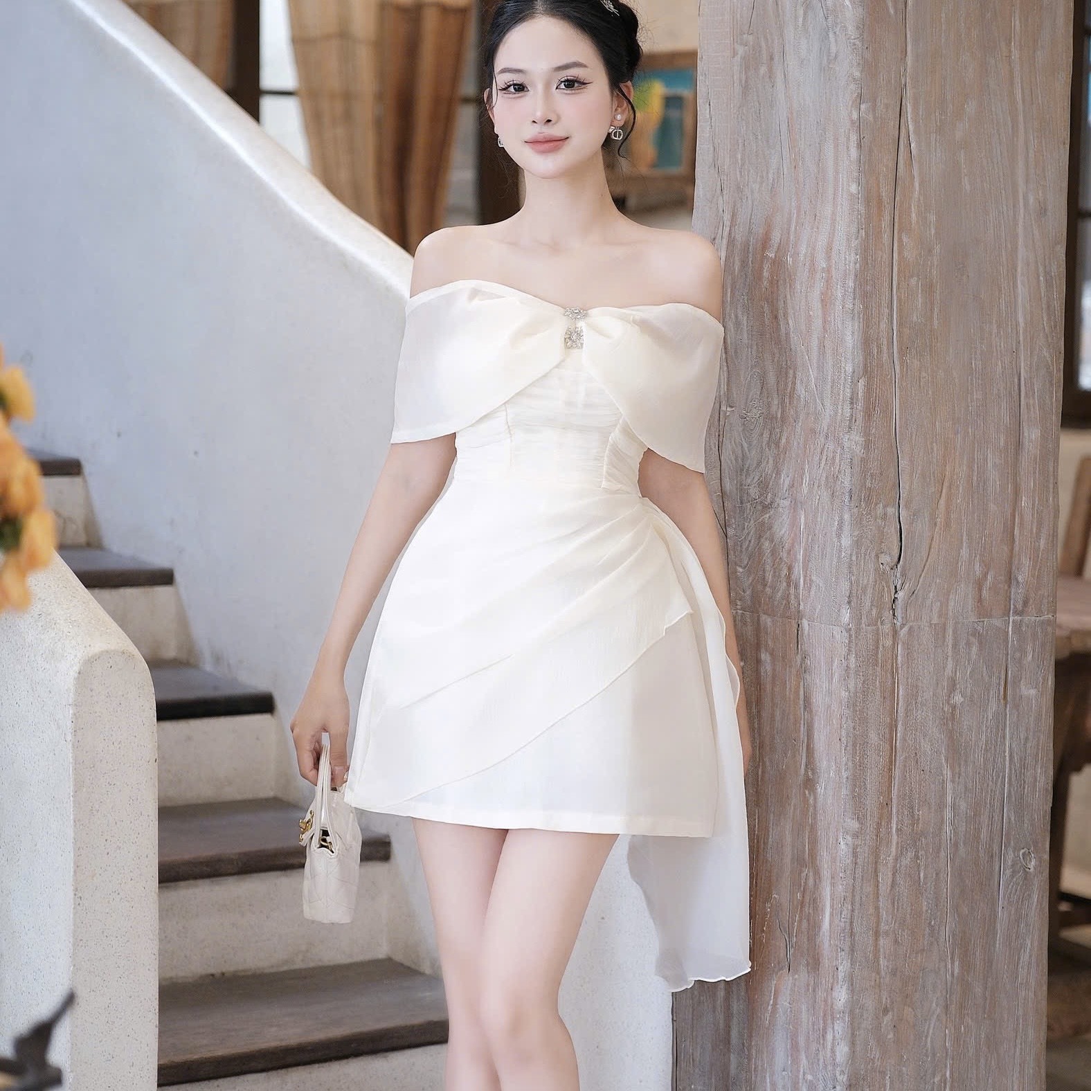 Đầm trễ vai nơ ôm ngực đi tiệc dáng ngắn cao cấp phối voan xoăn sang chảnh 3 màu kem/đen