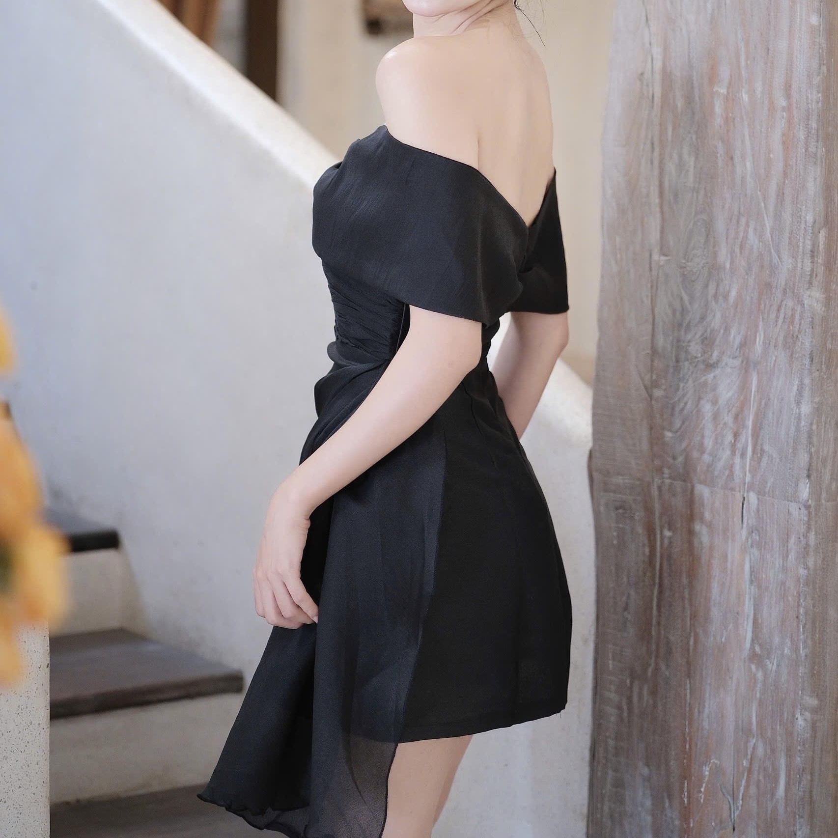 Đầm trễ vai nơ ôm ngực đi tiệc dáng ngắn cao cấp phối voan xoăn sang chảnh 3 màu kem/đen