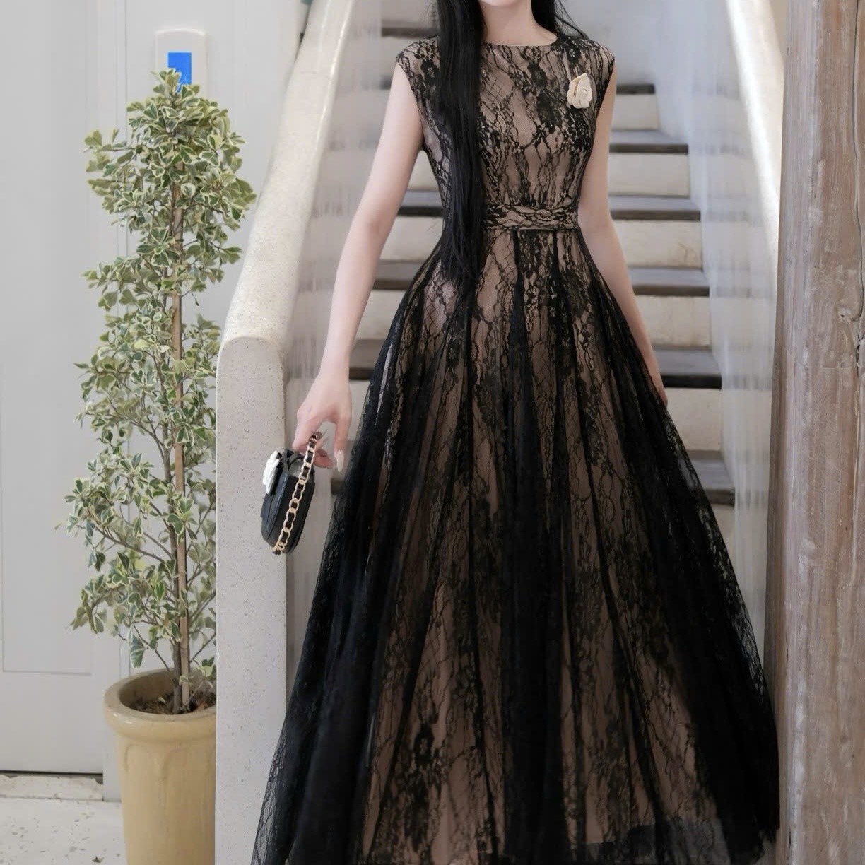 Đầm ren cao cấp đi tiệc sát nách dáng dài xoè