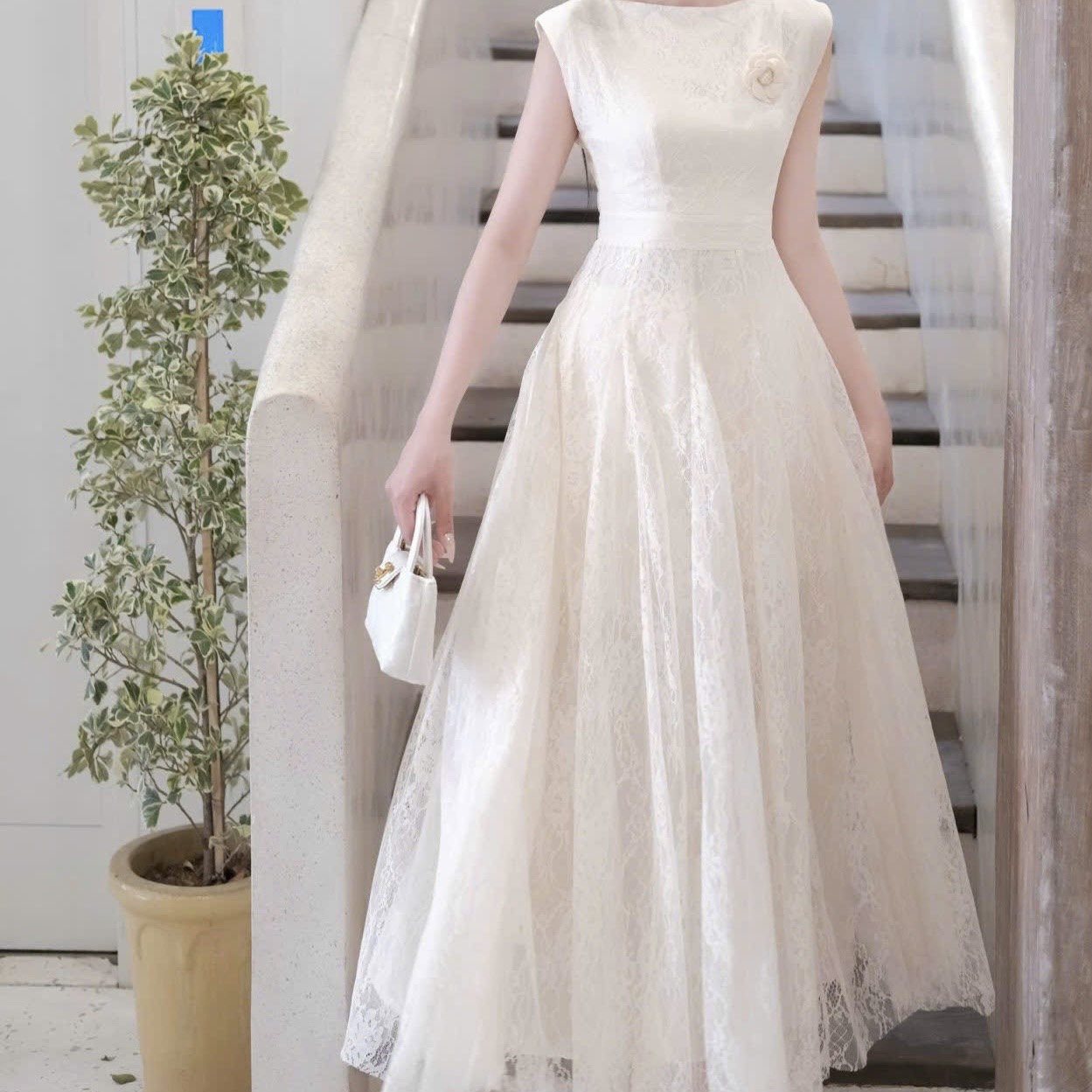 Đầm ren cao cấp đi tiệc sát nách dáng dài xoè