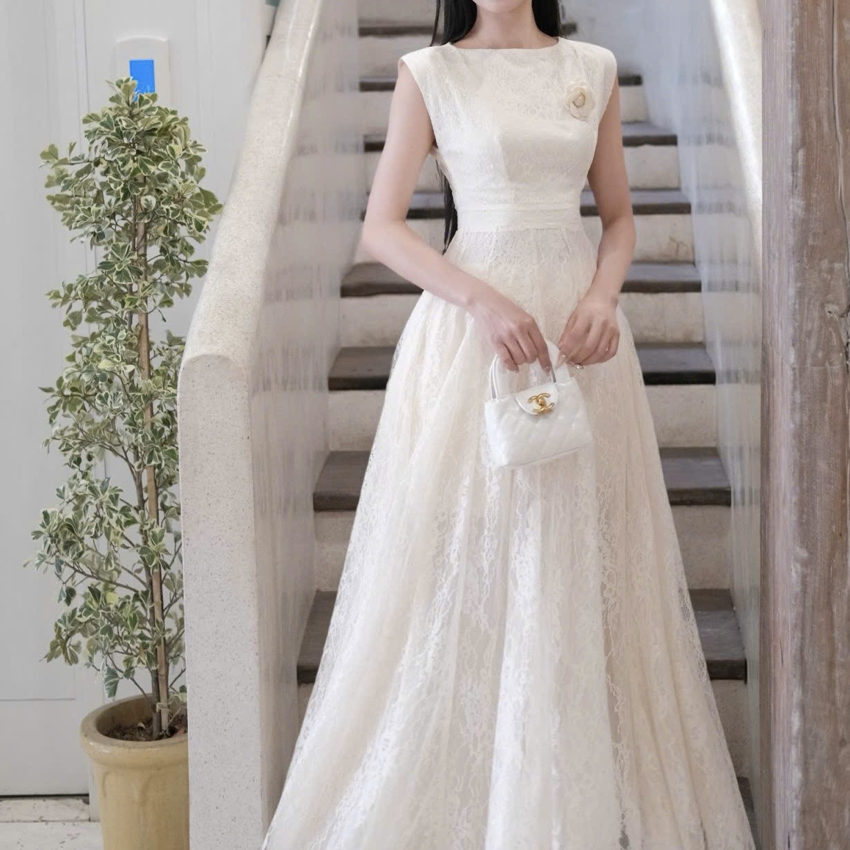 Đầm ren cao cấp đi tiệc sát nách dáng dài xoè