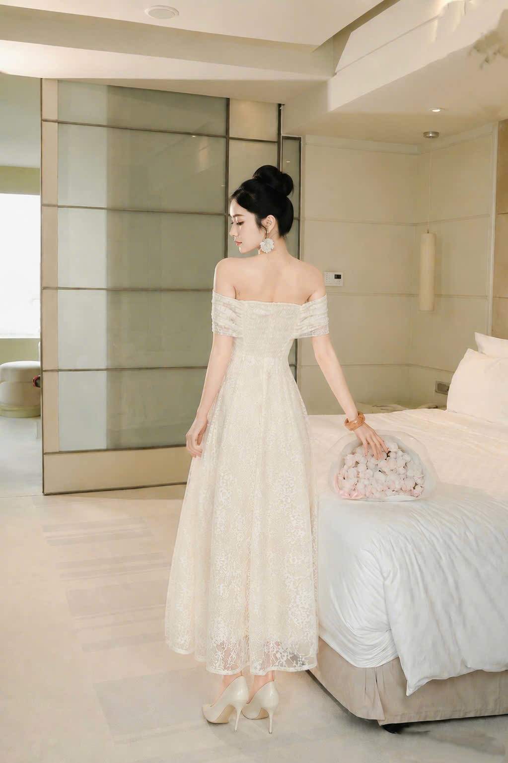Đầm thiết kế trễ vai ren dáng dài