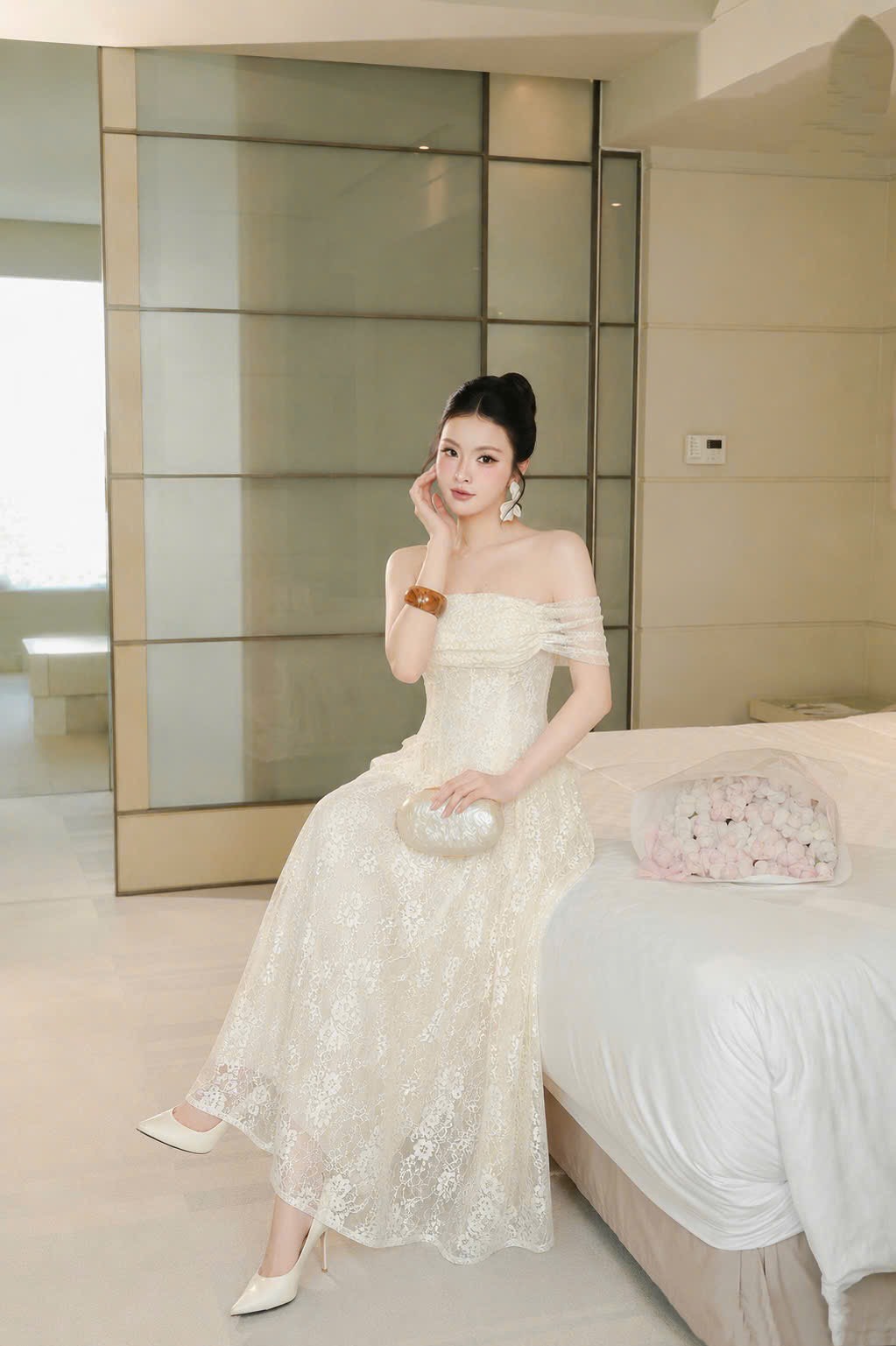 Đầm thiết kế trễ vai ren dáng dài