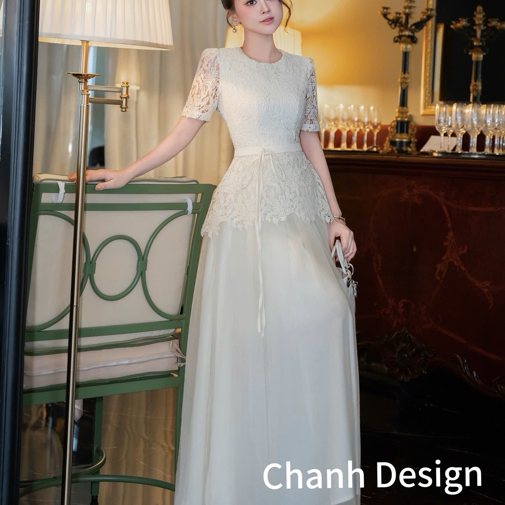 Đầm thiết kế ren cột nơ eo phối voan dáng dài