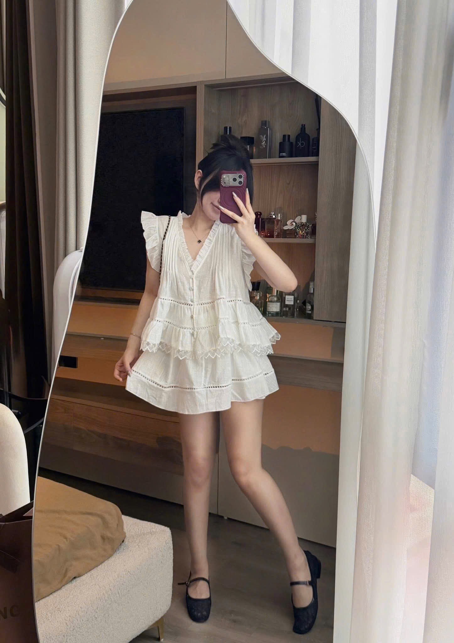 Set áo cổ V ren tầng kèm chân váy ngắn