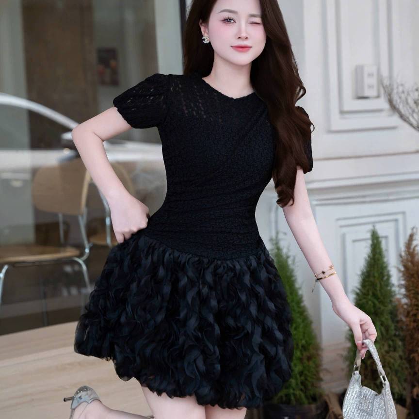 Đầm thiết kế ren tùng bồng tiểu thư