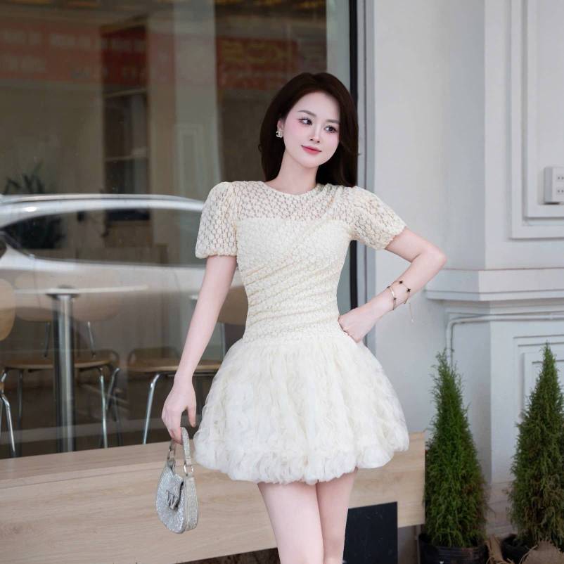 Đầm thiết kế ren tùng bồng tiểu thư