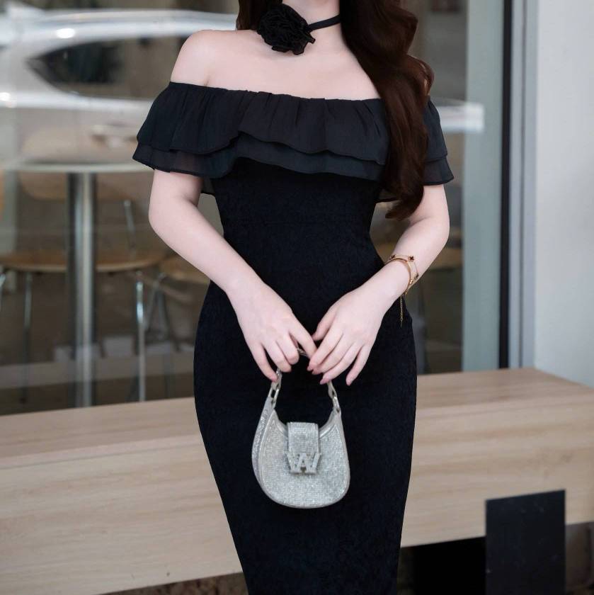 Đầm thiết kế trễ vai ren tầng cổ hoa