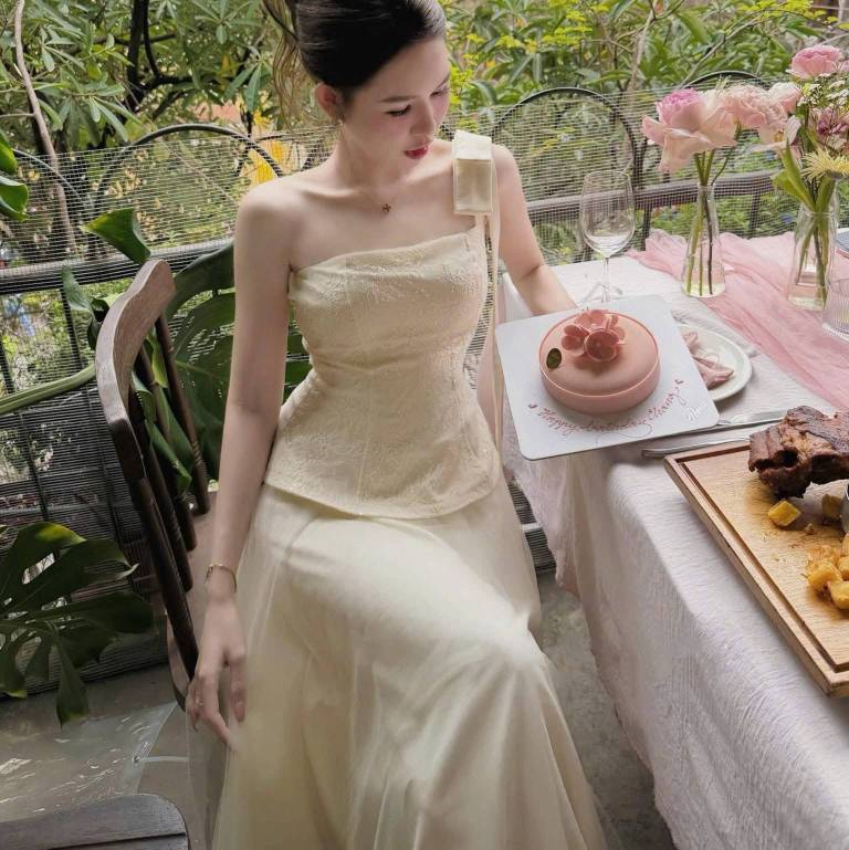 Đầm thiết kế cúp ngực chiết eo dáng dài