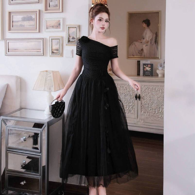 Đầm thiết kế lệch vai hoa vai hoa eo tùng xòe